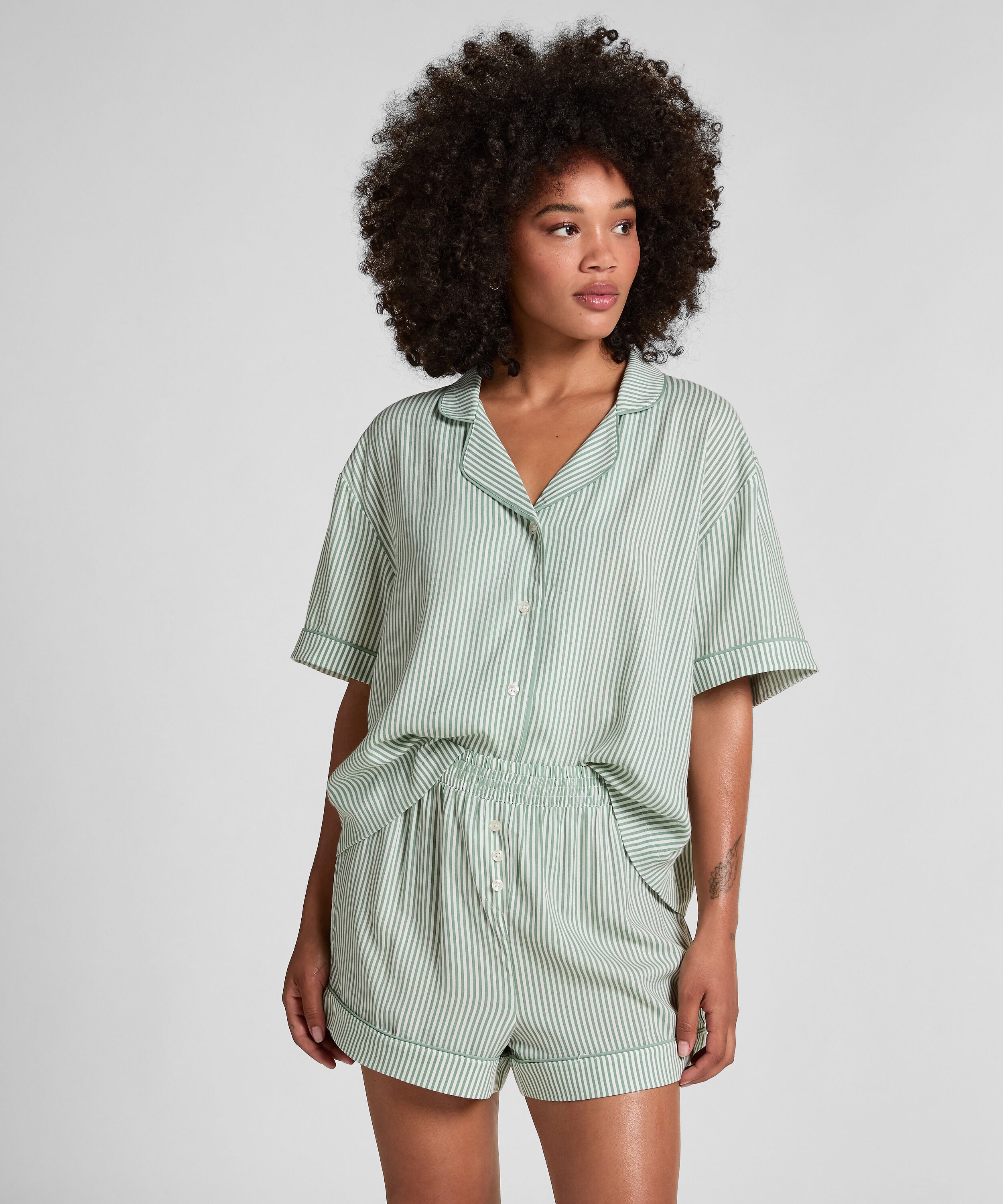 Short tissé