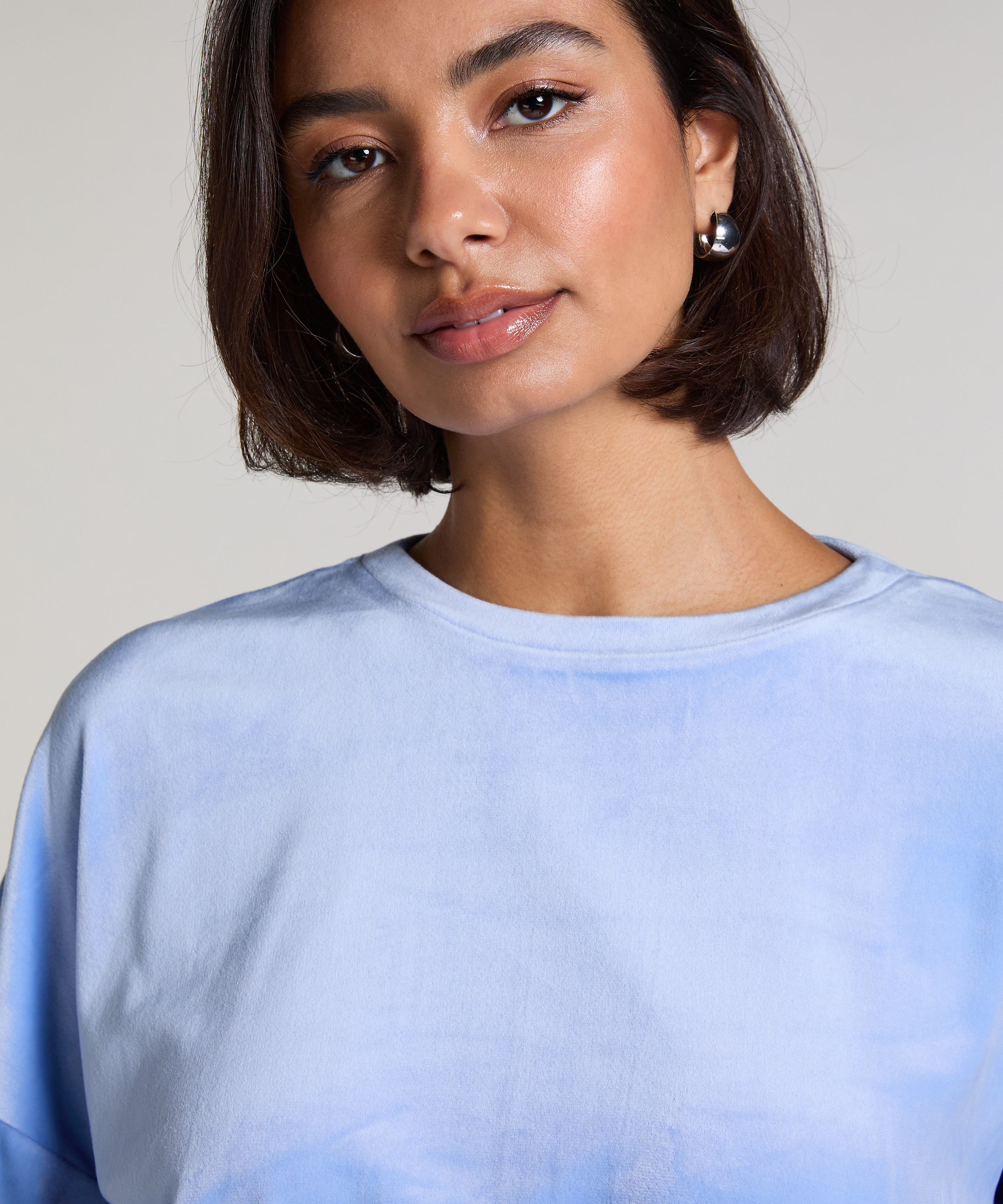 Top Velours, Bleu, main