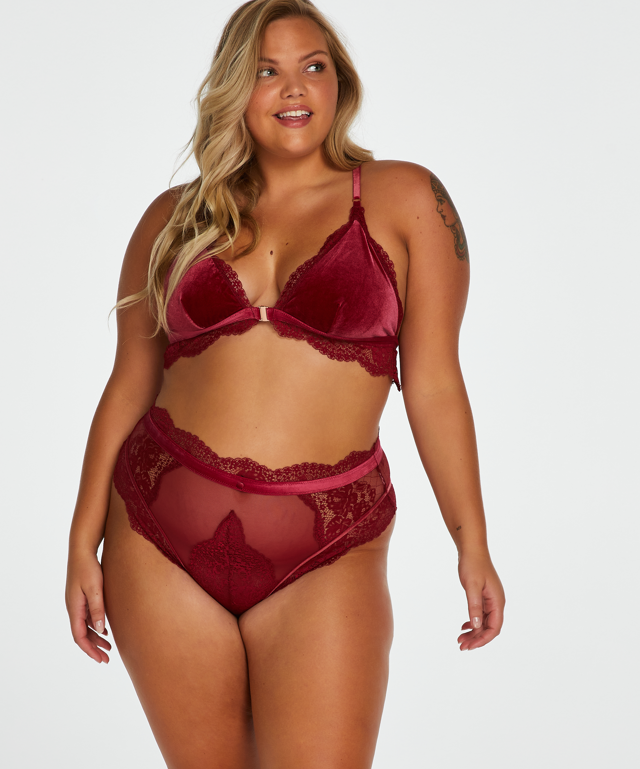 string haut Maureen Rebecca Mir, Rouge, main