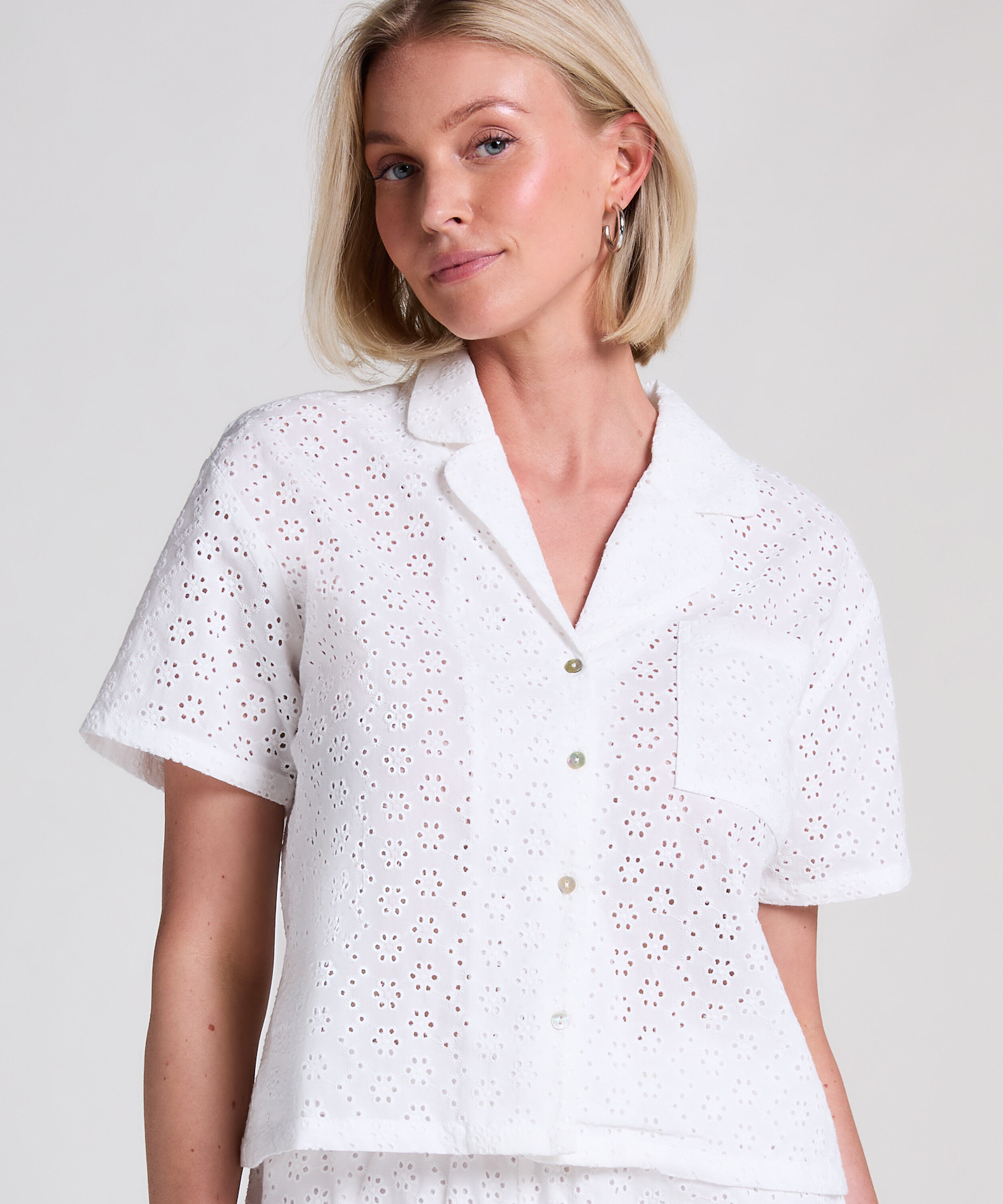 Veste en broderie anglaise, Blanc