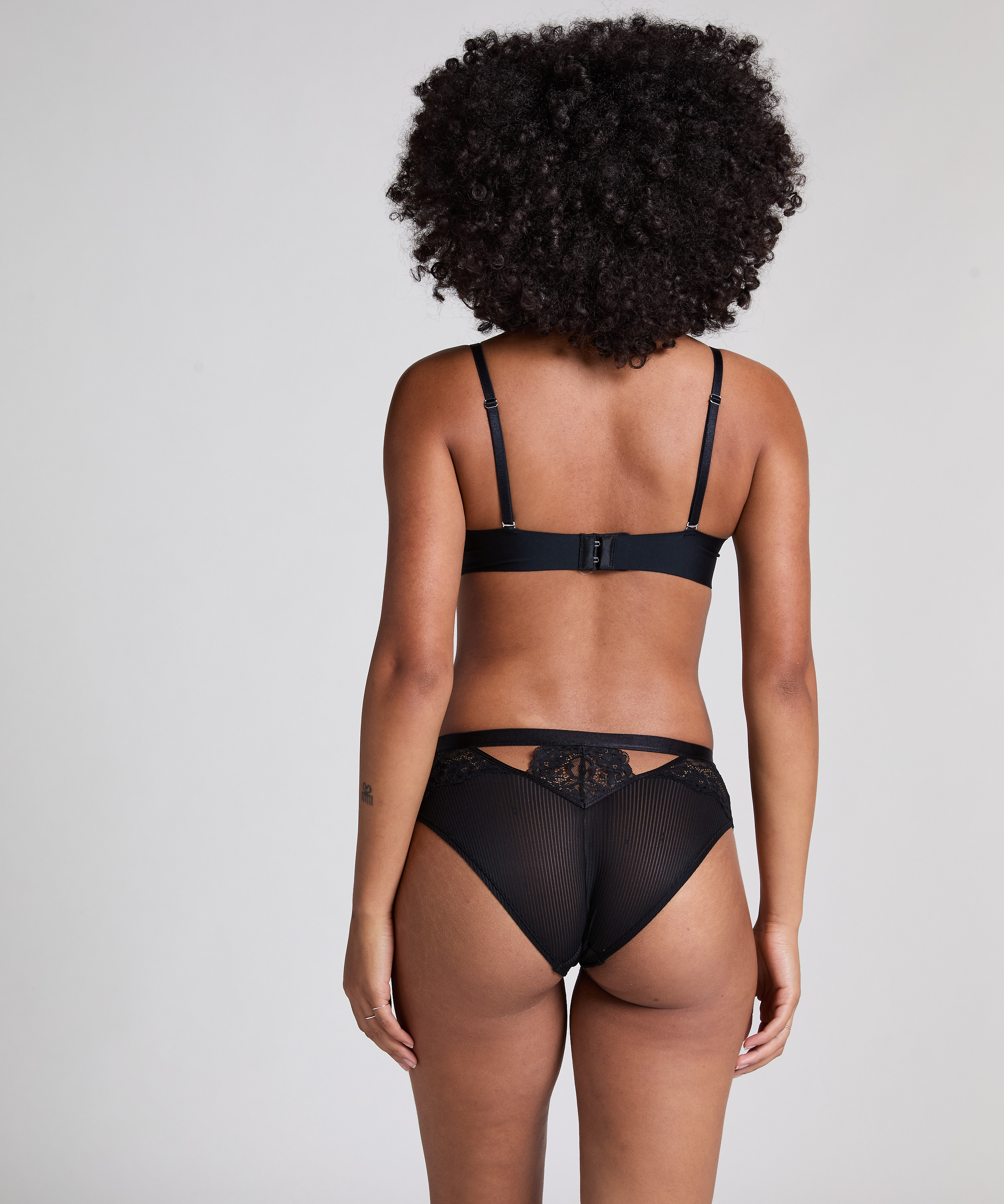 Slip brésilien Kaiden, Noir, main