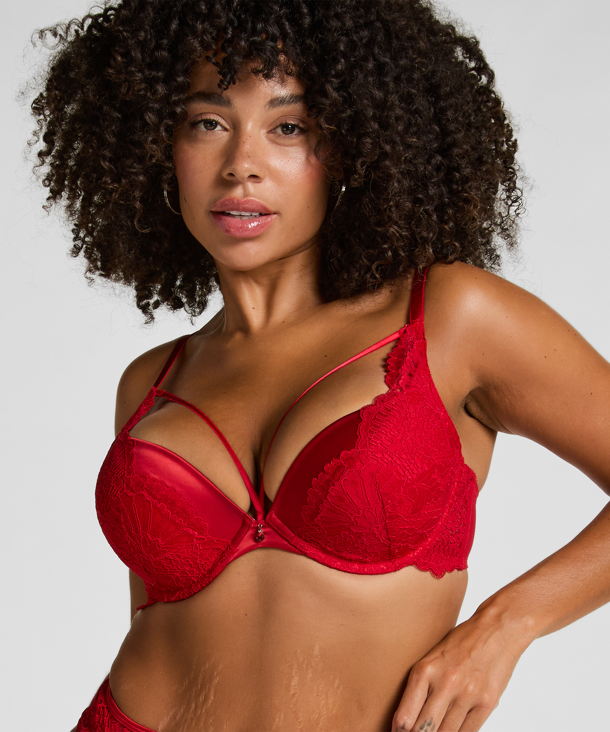 Soutien-gorge à armatures maximiseur préformé Whitney, Rouge, main