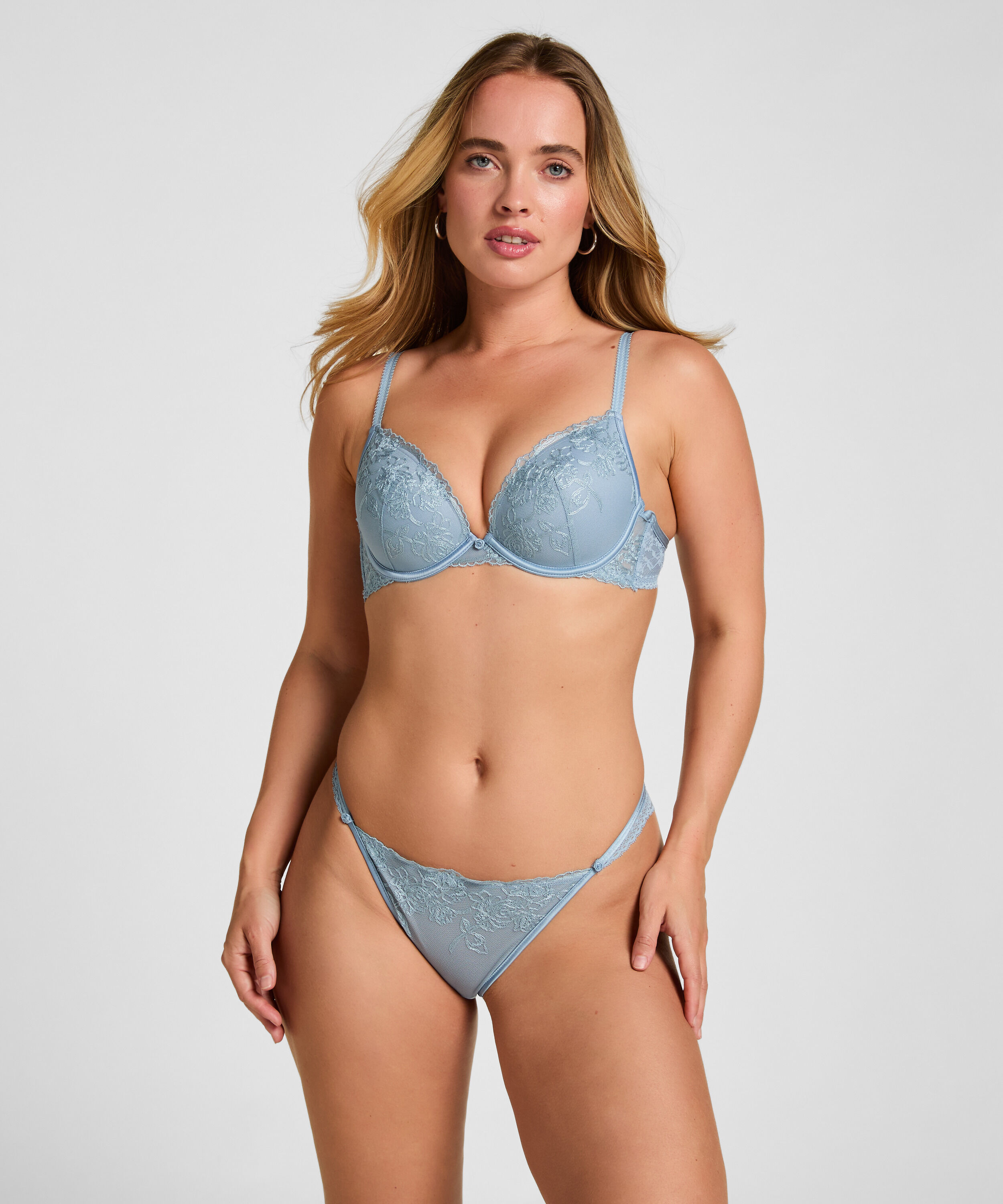 Brésilien Nola, Bleu Brésilien Nola, Bleu
