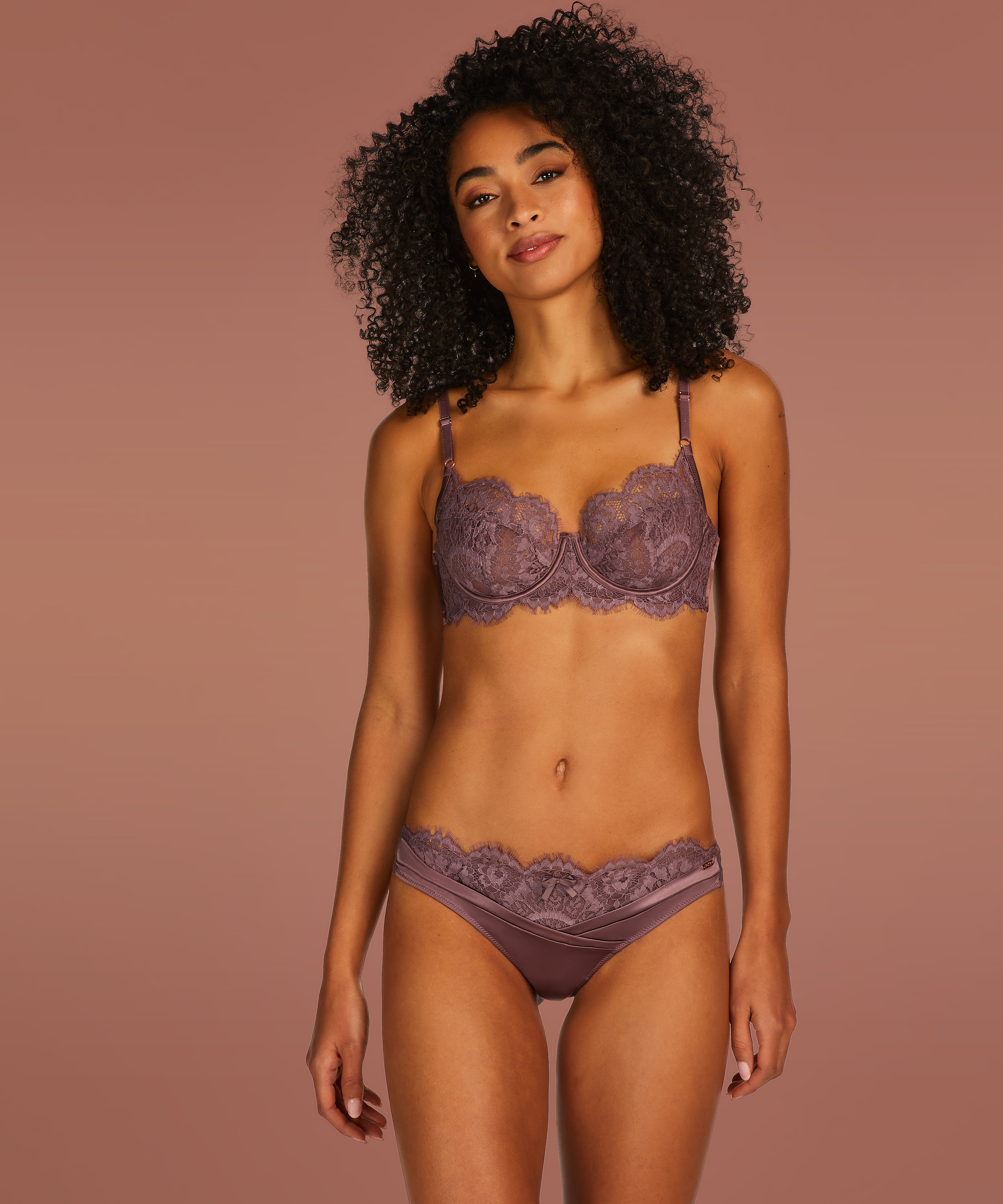 Soutien-gorge à armatures non-préformé Hannako, Violet, main
