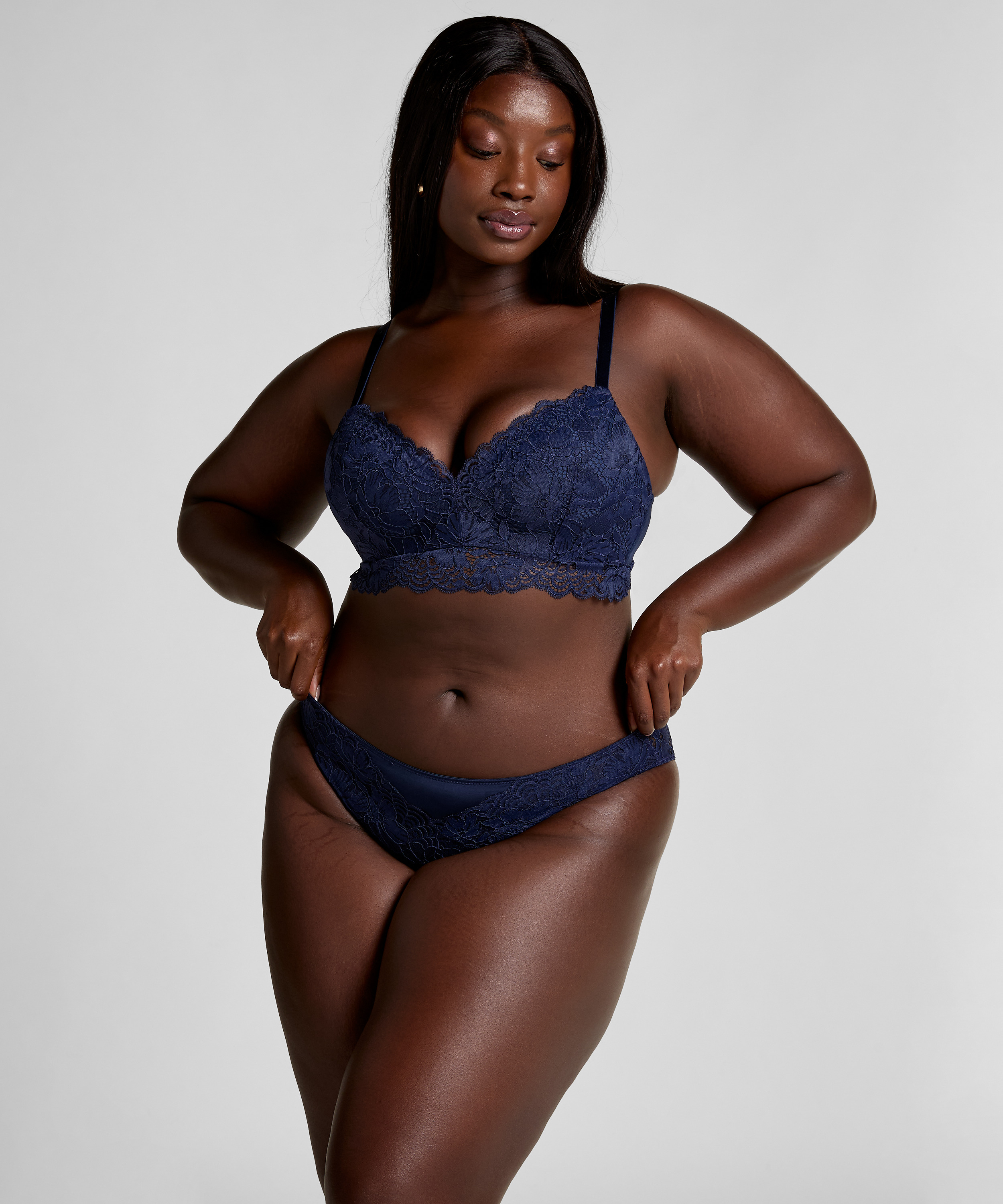 Slip brésilien Andrea, Bleu, main