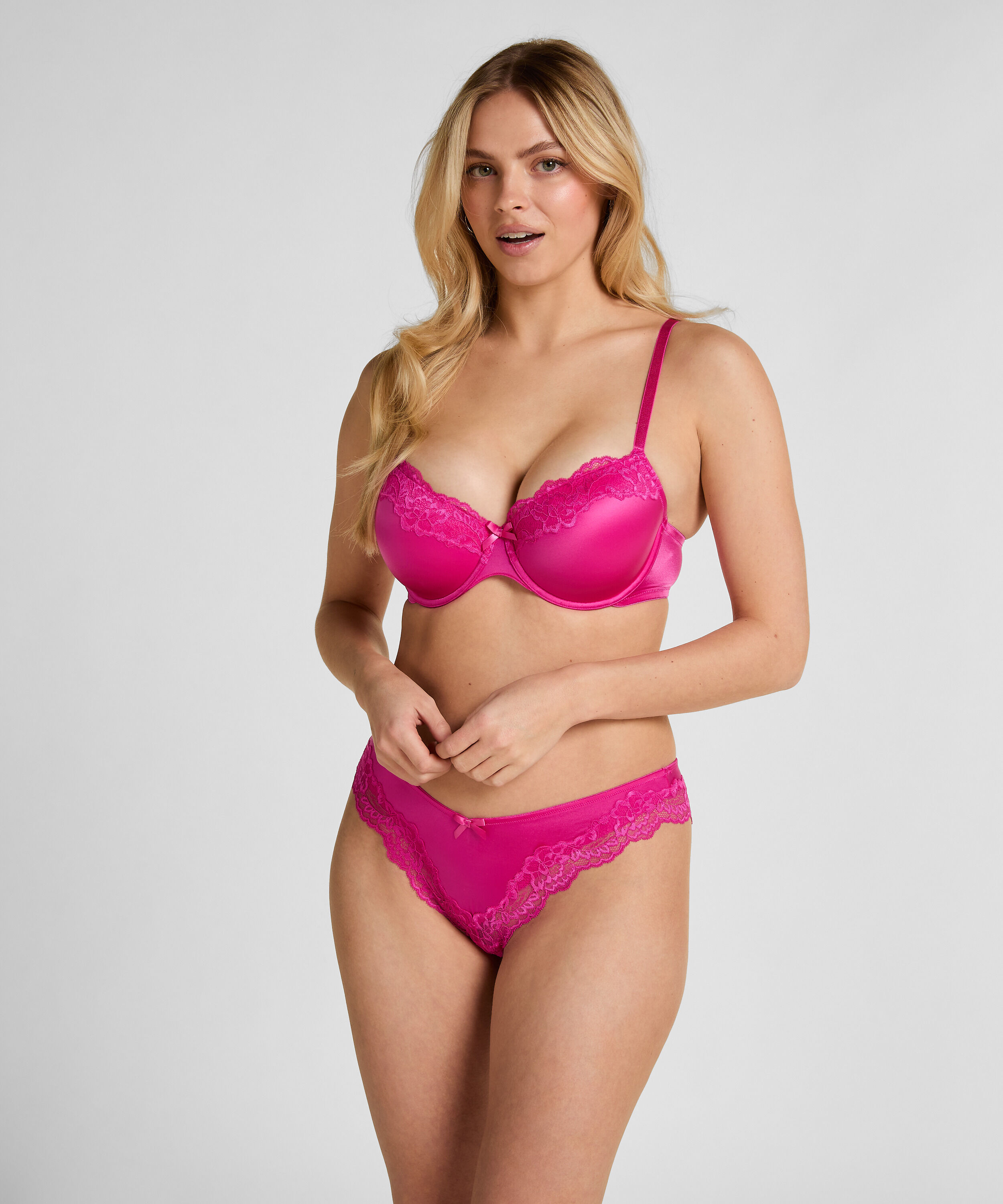 Slip brésilien Lace & Shine, Rose Slip brésilien Lace & Shine, Rose