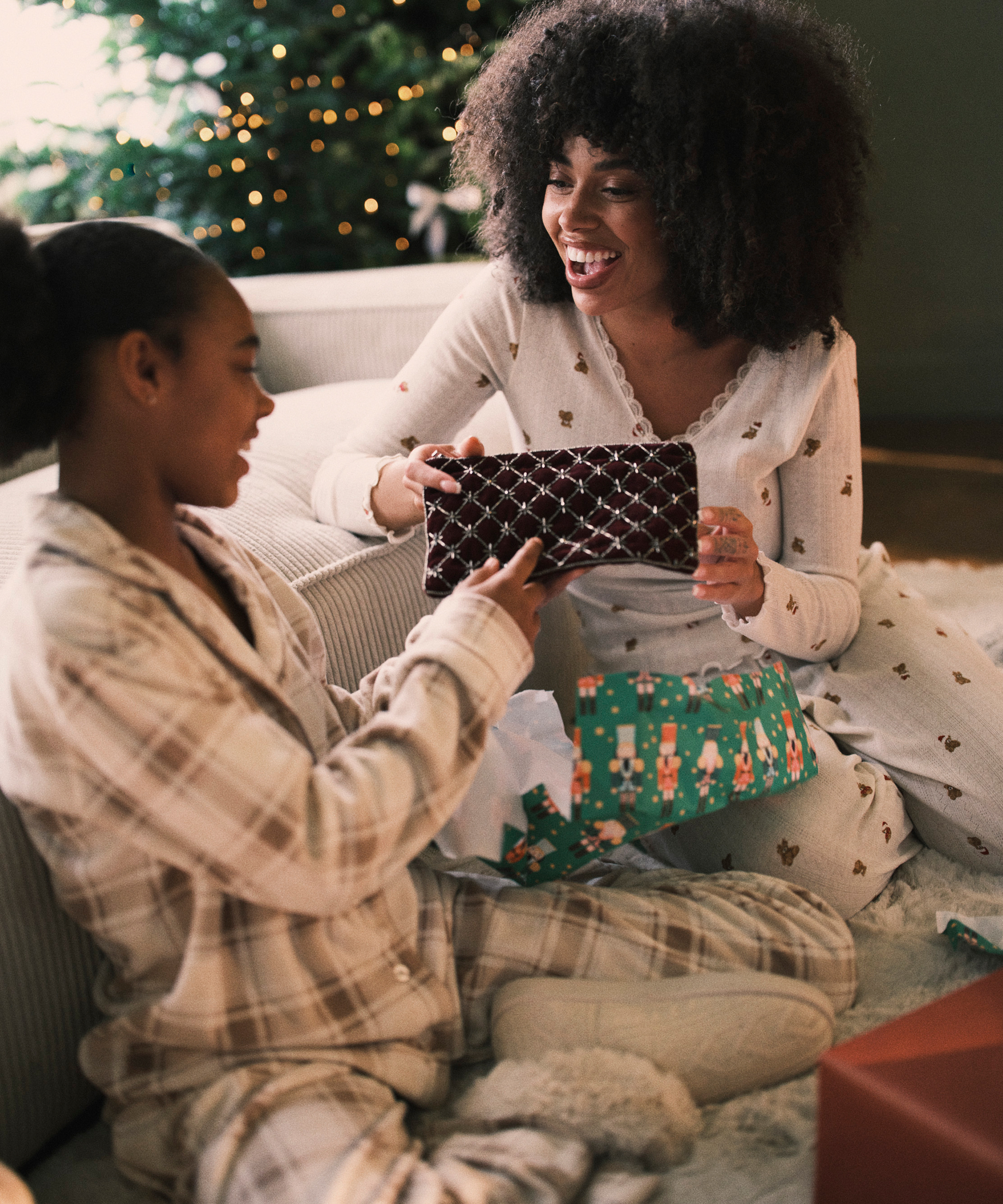 Pochette en perles, Violet, main