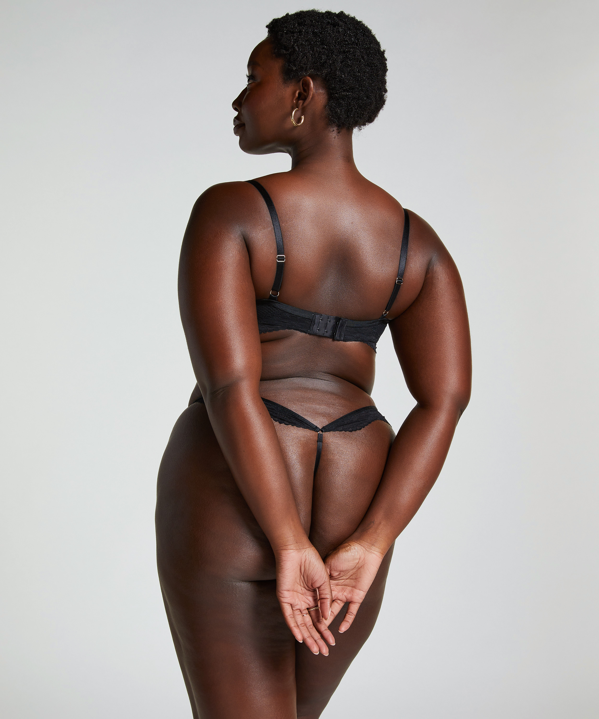 String Belladonna, Noir, main