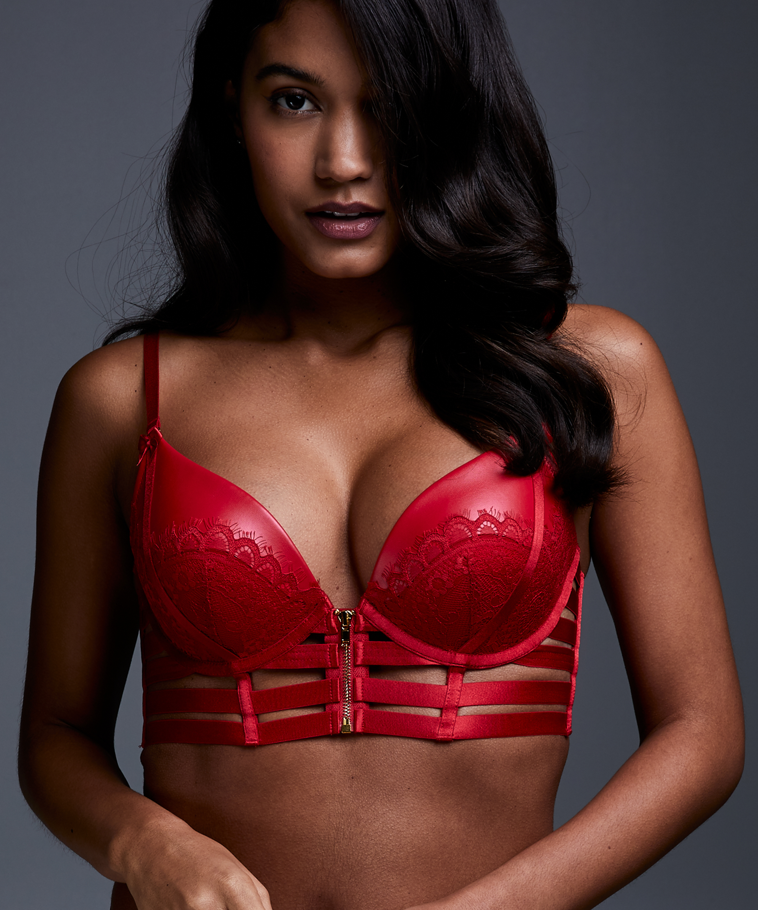 Soutien-gorge à armatures préformé longline push-up Kennedy, Rouge, main
