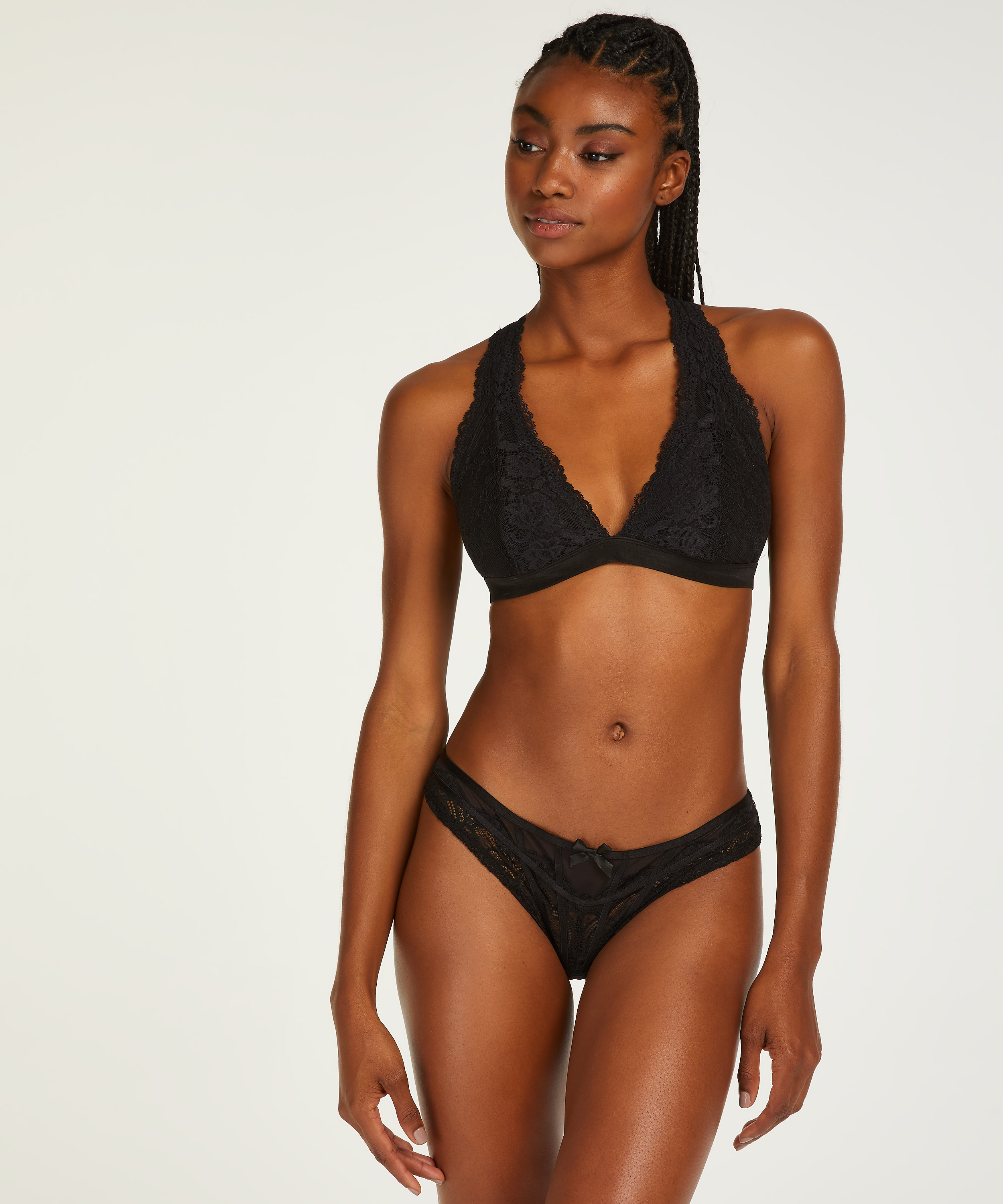 Slip brésilien échancré Arla, Noir, main