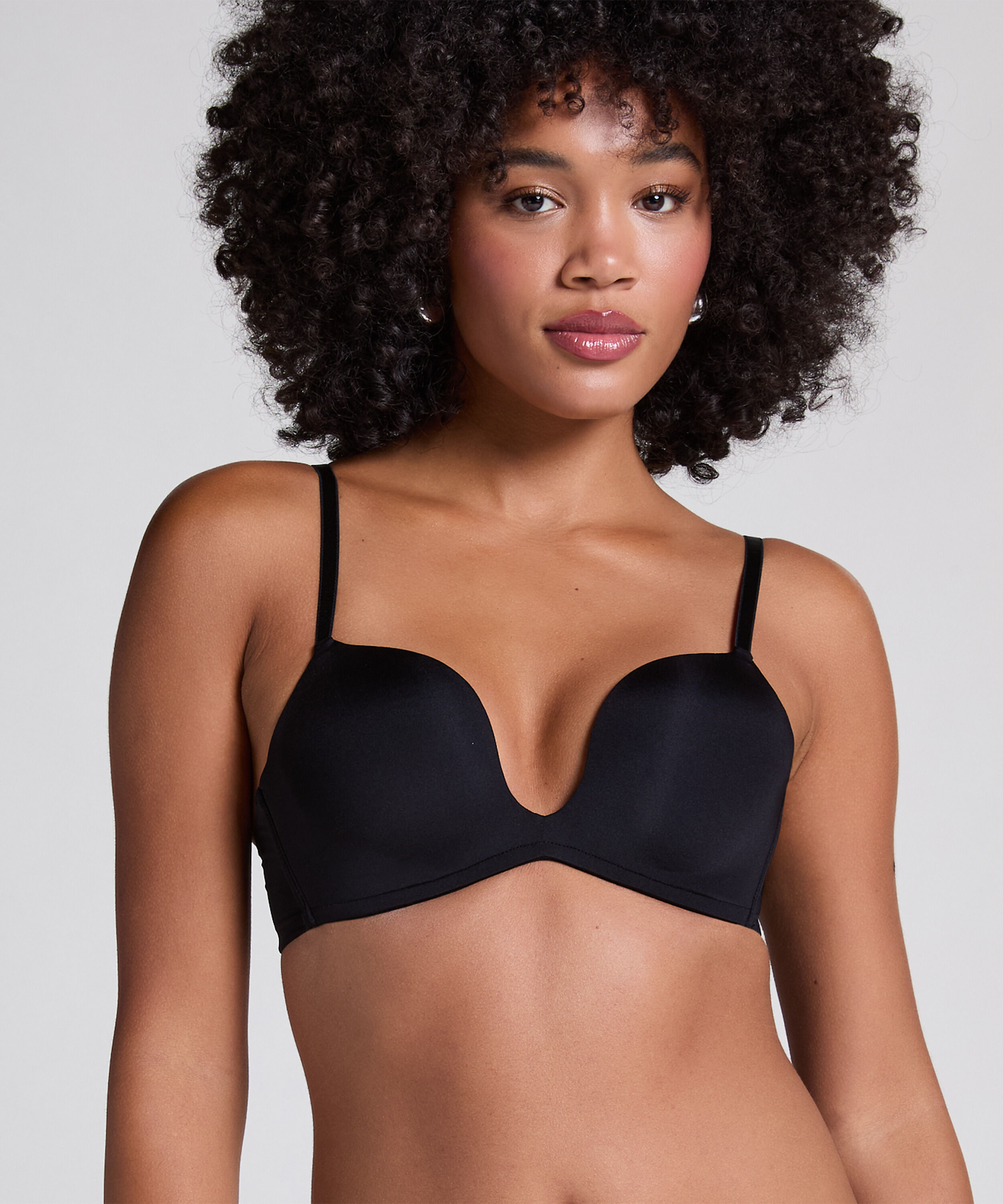 Soutien-gorge &agrave; armatures pr&eacute;form&eacute; push-up Deep-V, Noir