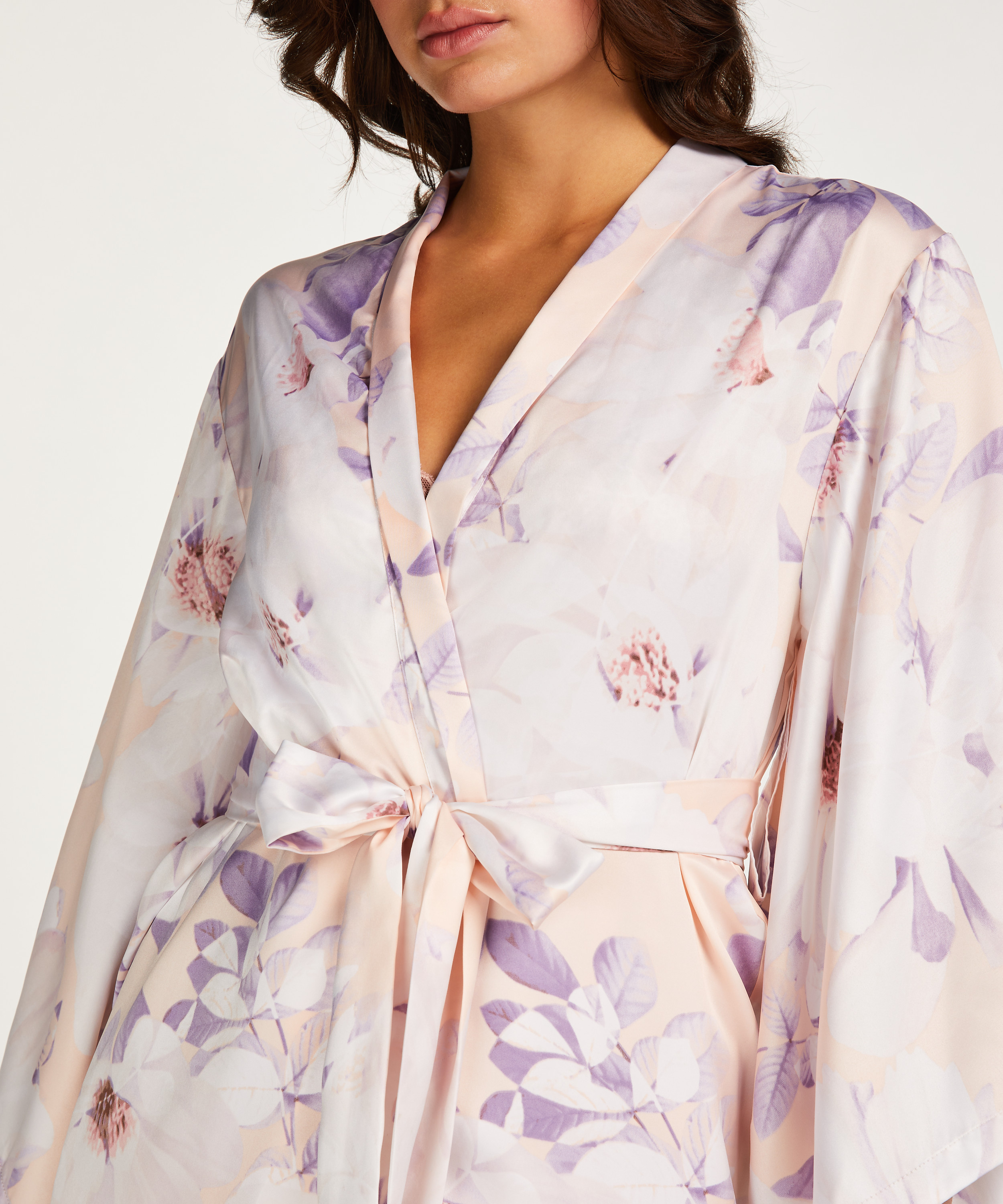 Kimono en satin, Rose, main