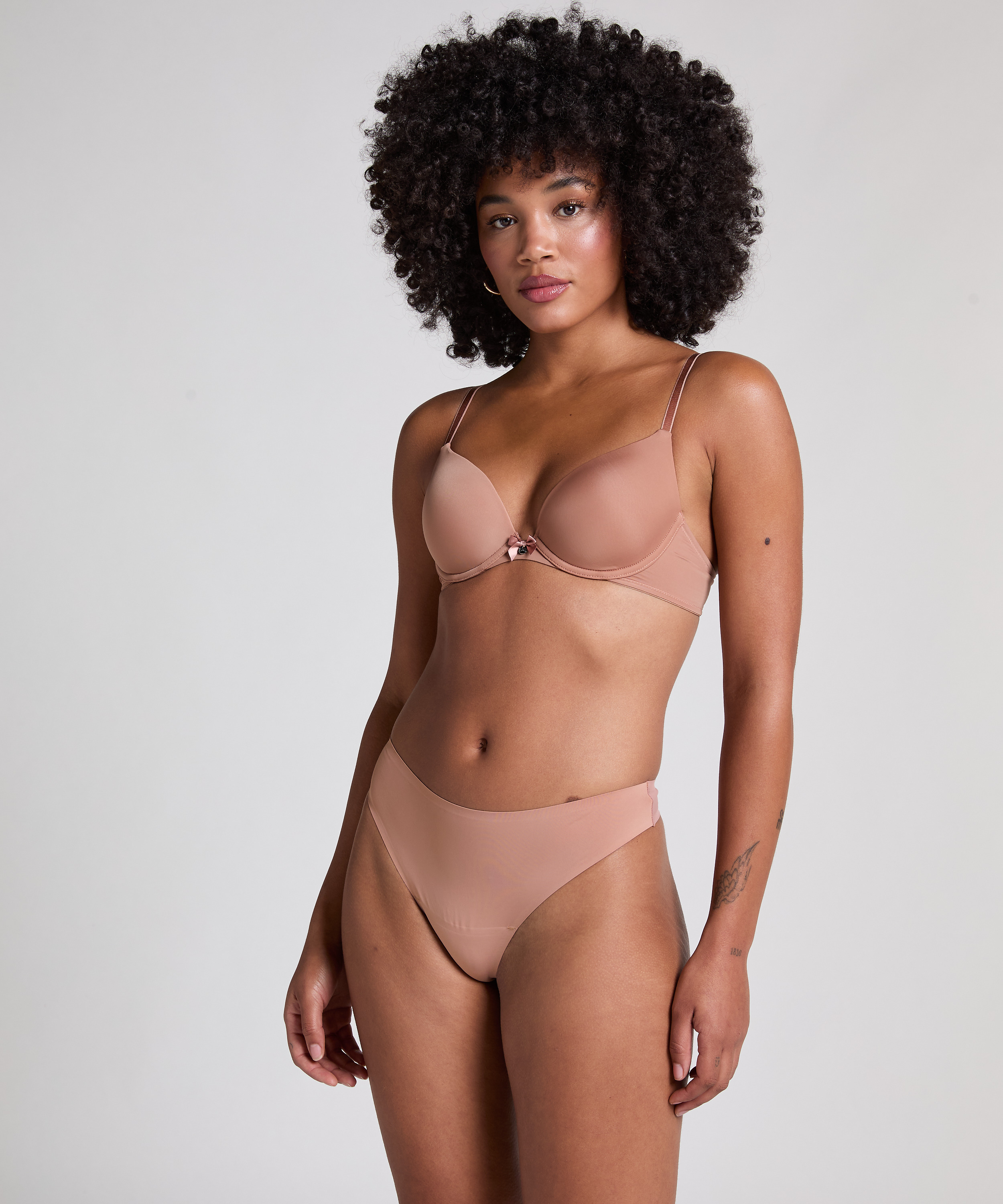 Soutien-gorge à armatures préformé Plunge, Marron, main