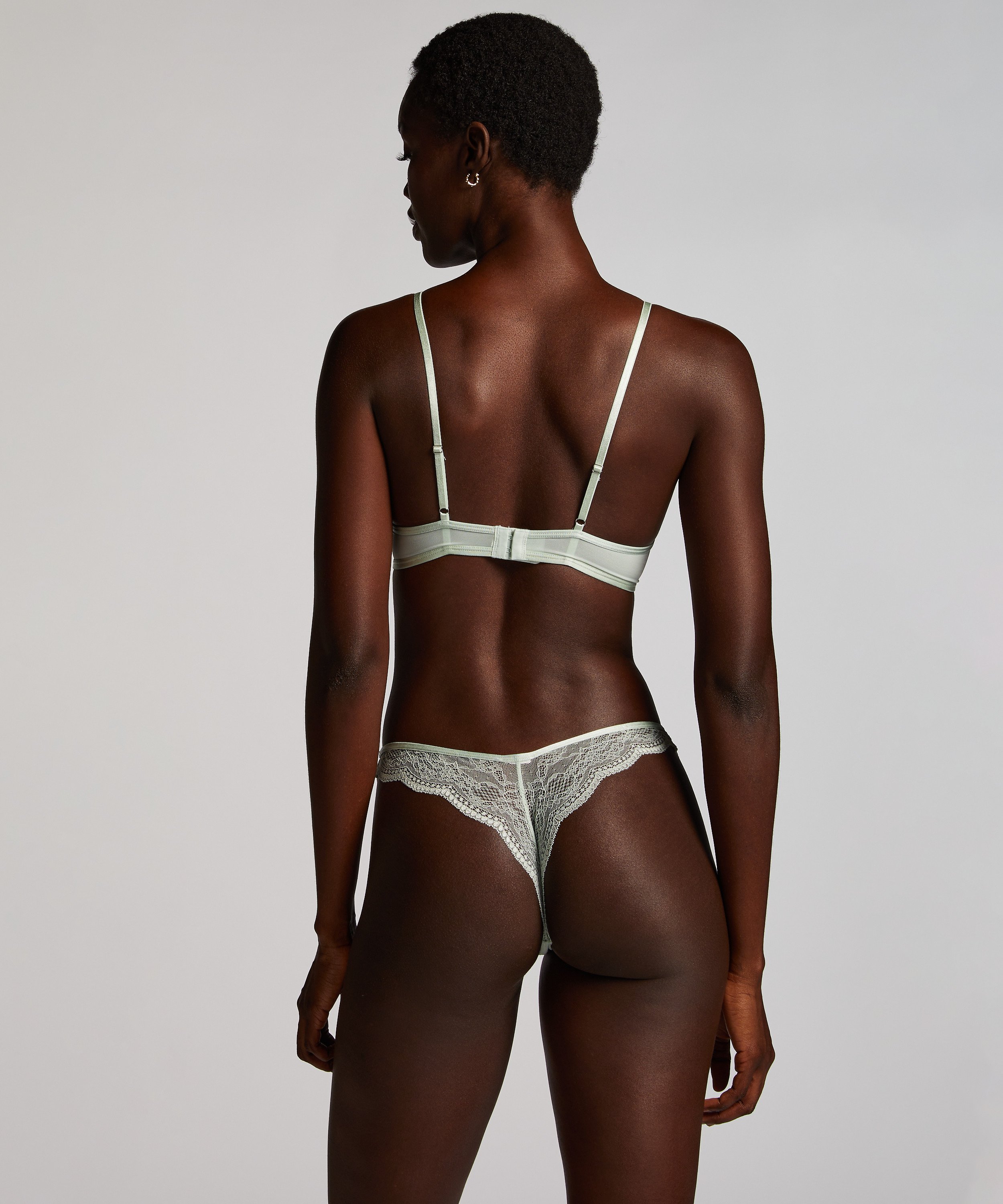 Cheekini Isabelle, Vert, main