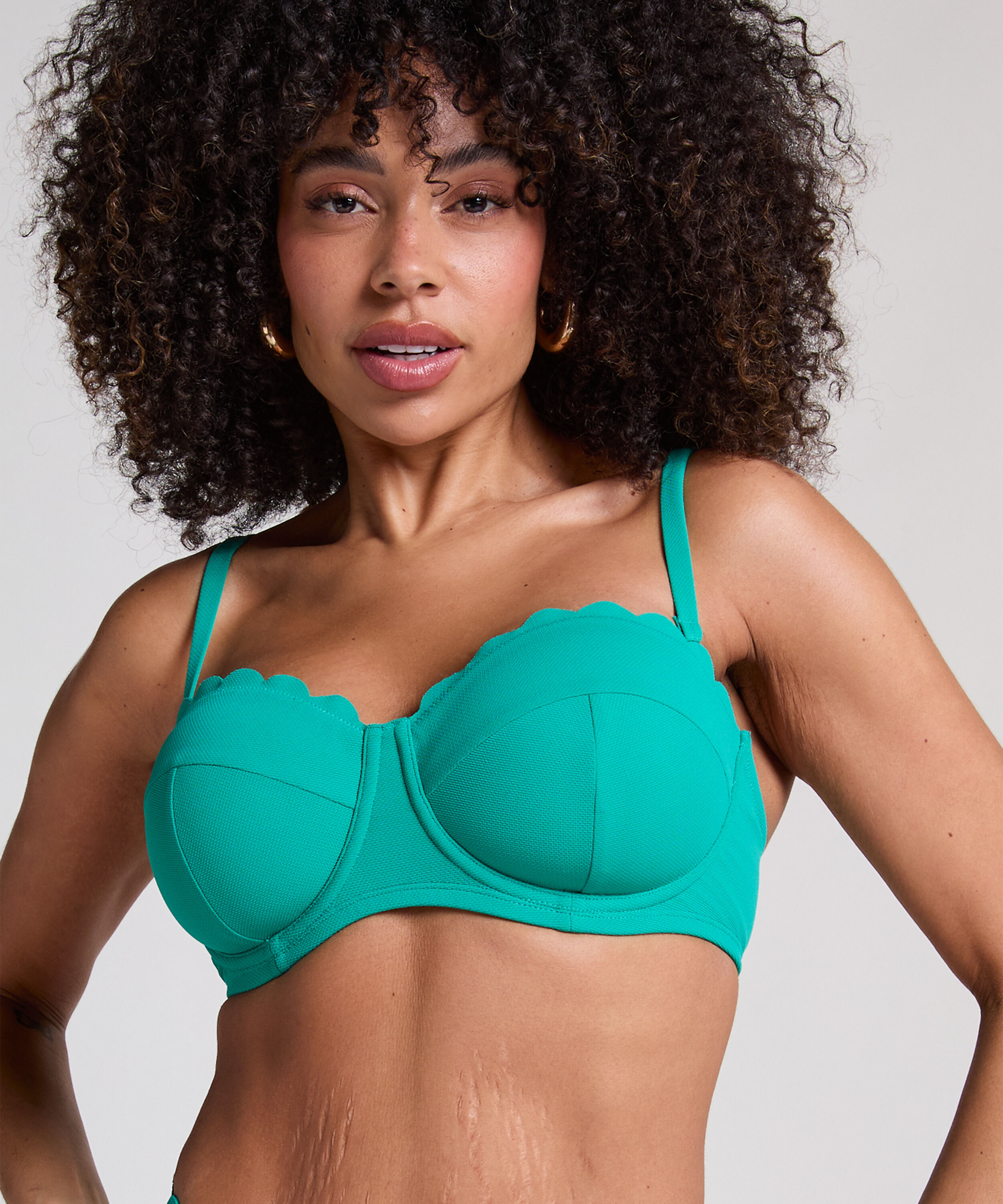 Haut de bikini sans bretelles pr&eacute;form&eacute; &agrave; armatures Scallop Taille E +, Vert