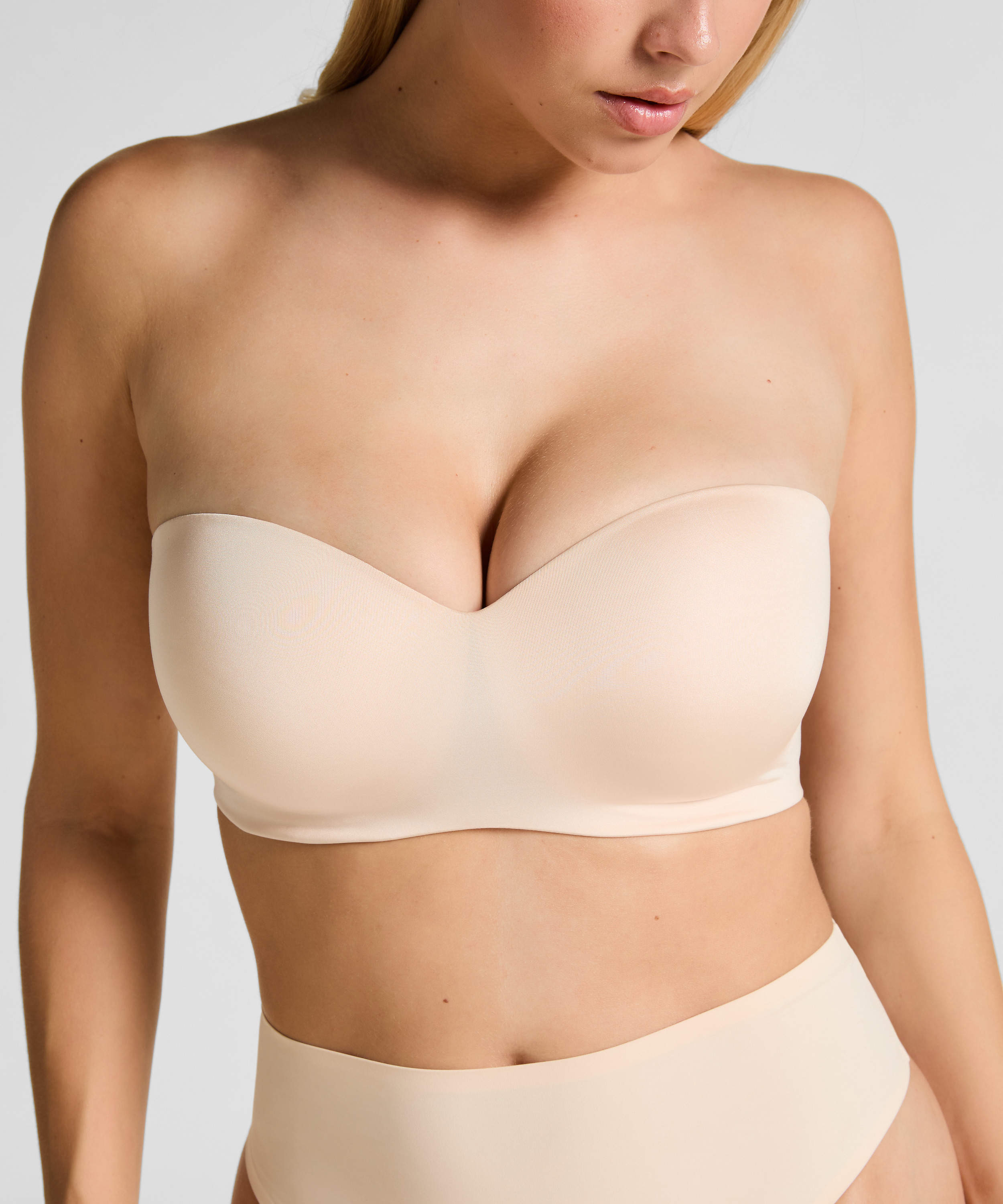Soutien-gorge push-up sans bretelles à armatures préformé Smooth, Beige, main