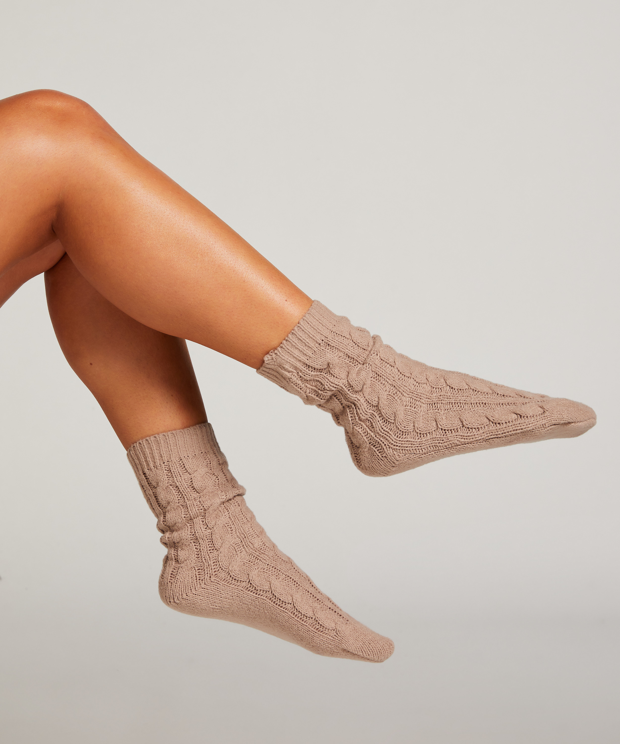 1 paire de chaussettes tricotées, Beige, main