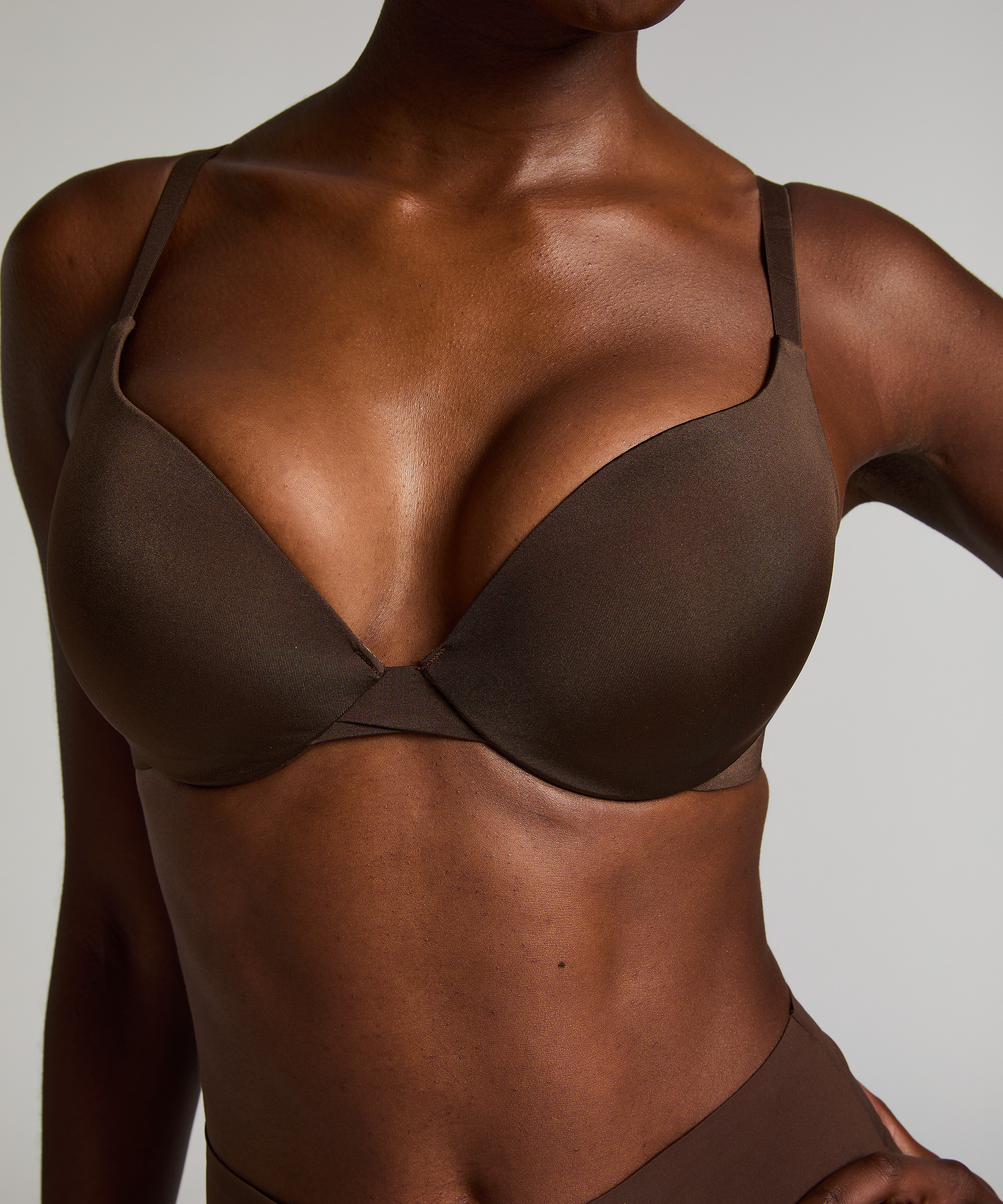 Soutien-gorge à armatures préformé push-up Smooth, Marron, main
