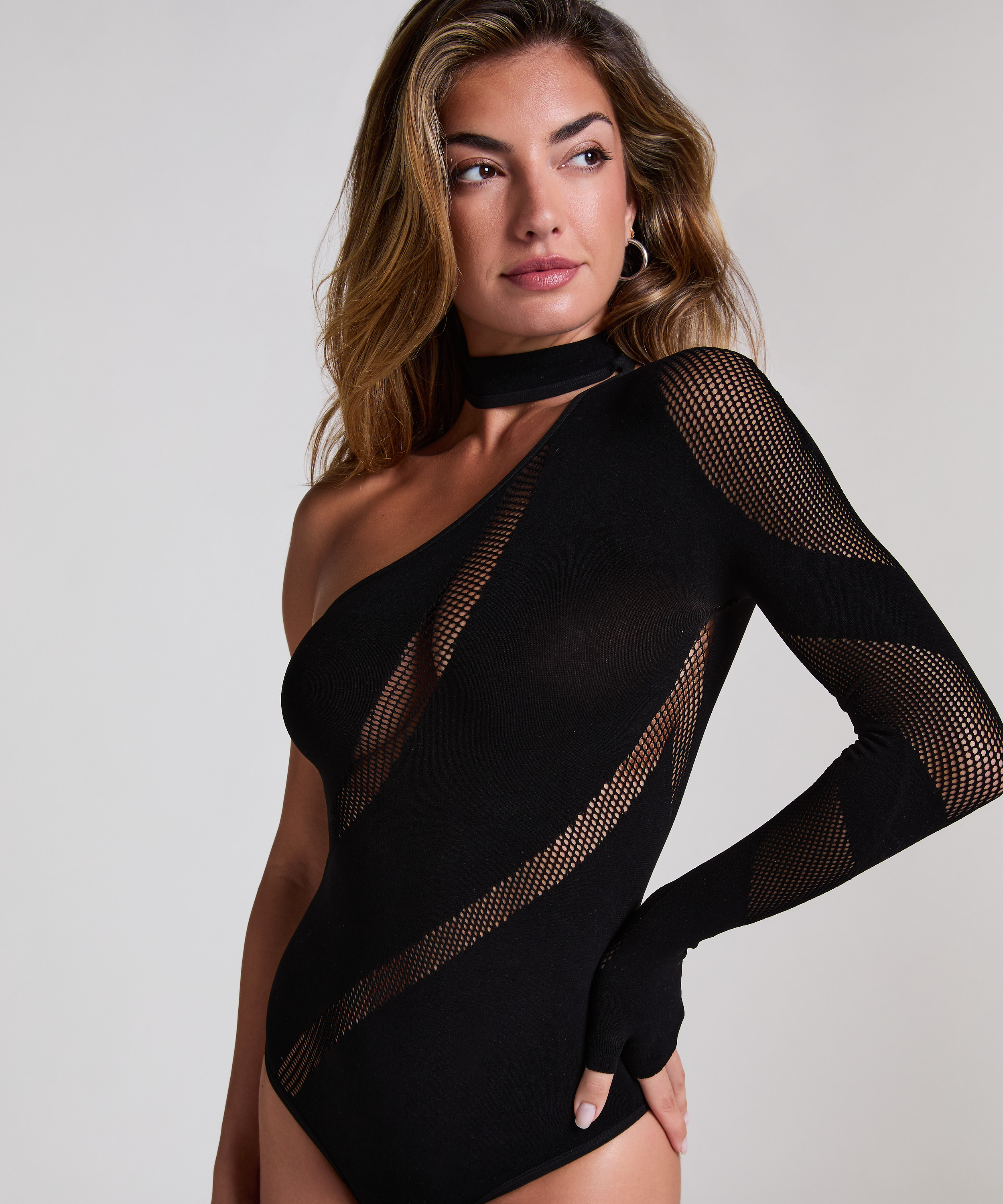 Body assymétrique, Noir, main