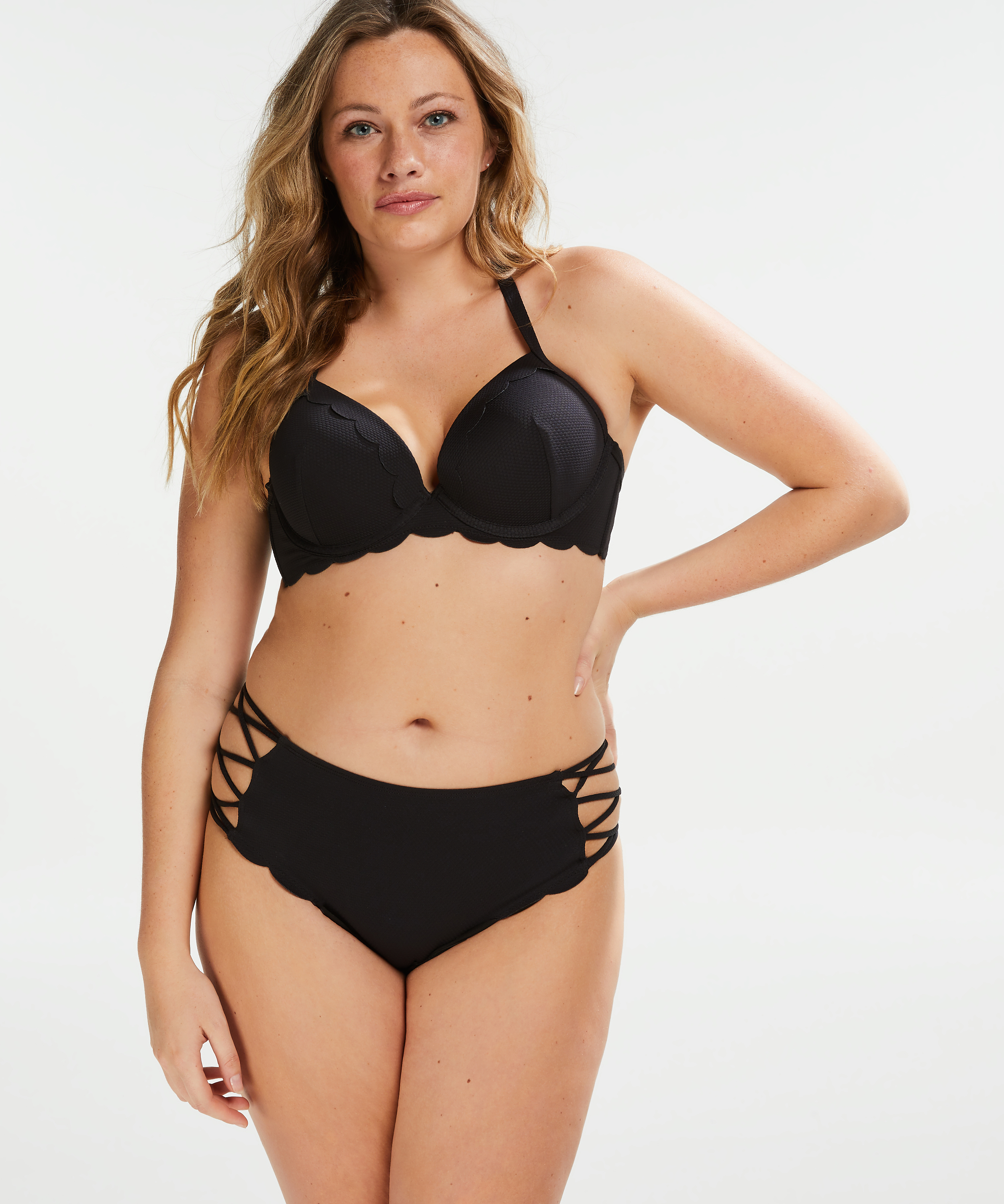 Haut de bikini &agrave; armatures pr&eacute;form&eacute; Scallop Taille E +, Noir, main