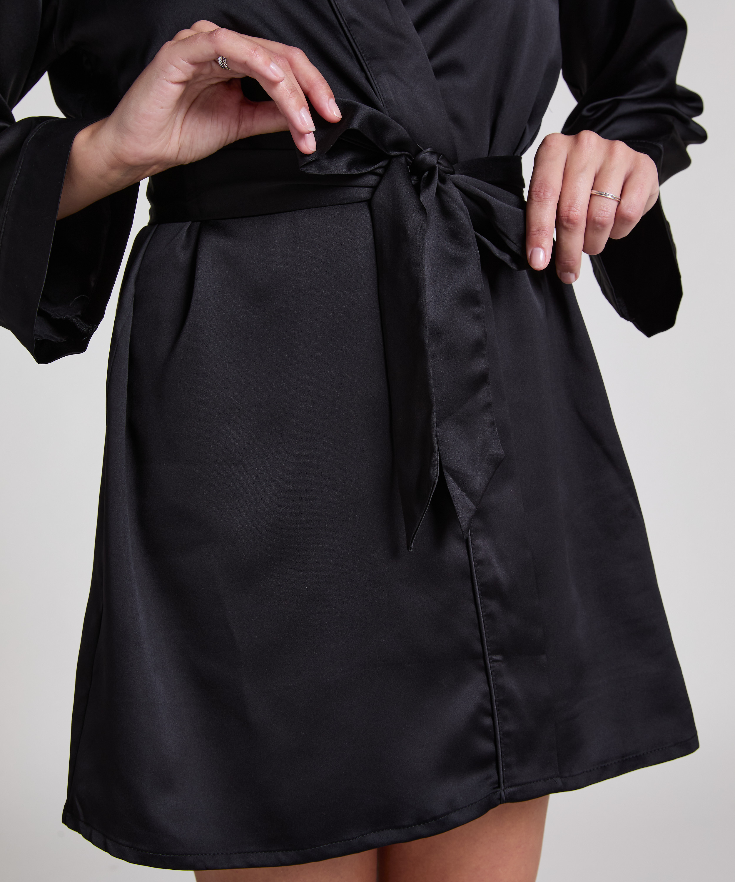 Kimono Satin, Noir, main