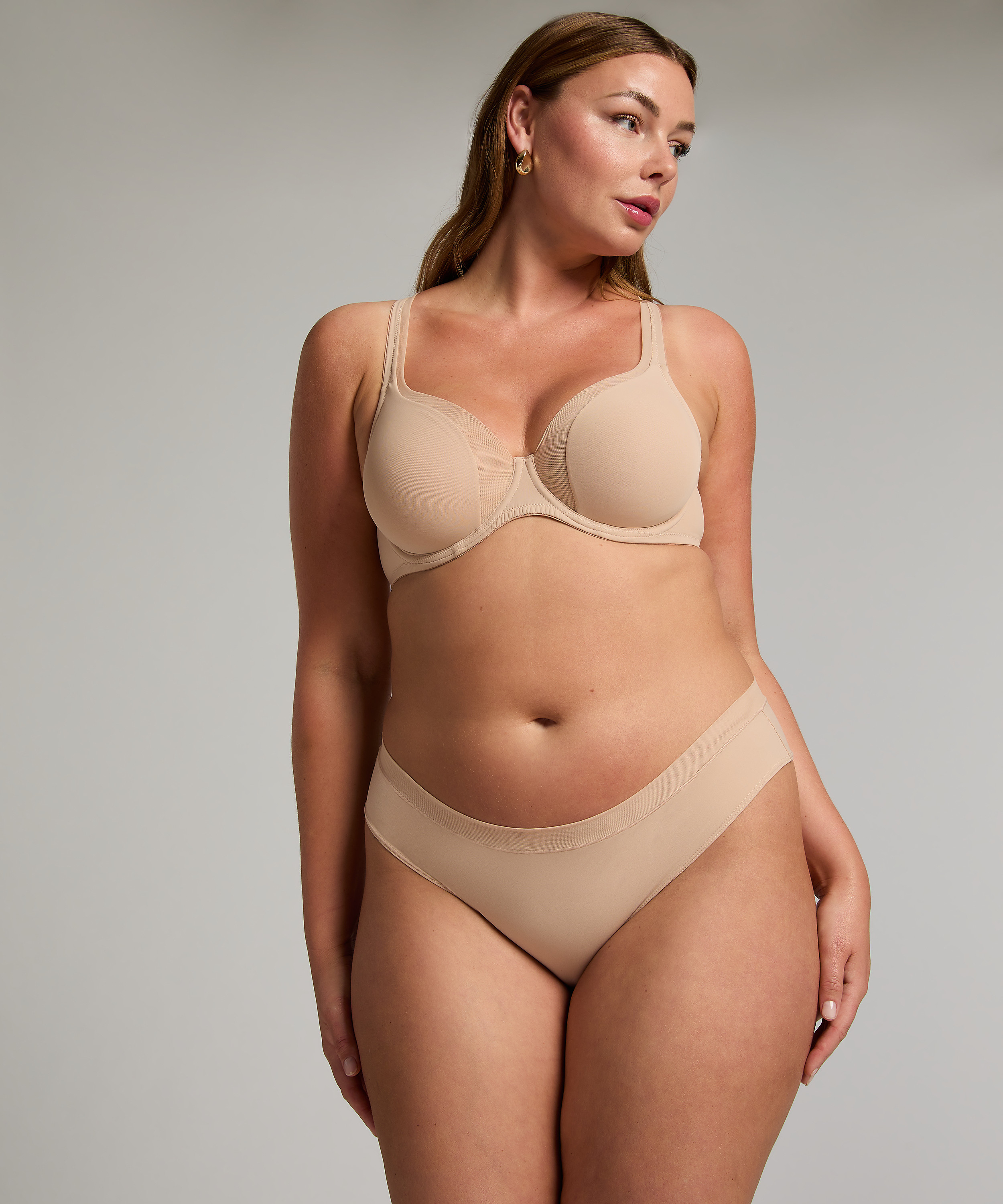 Slip brésilien en maille, Beige, main