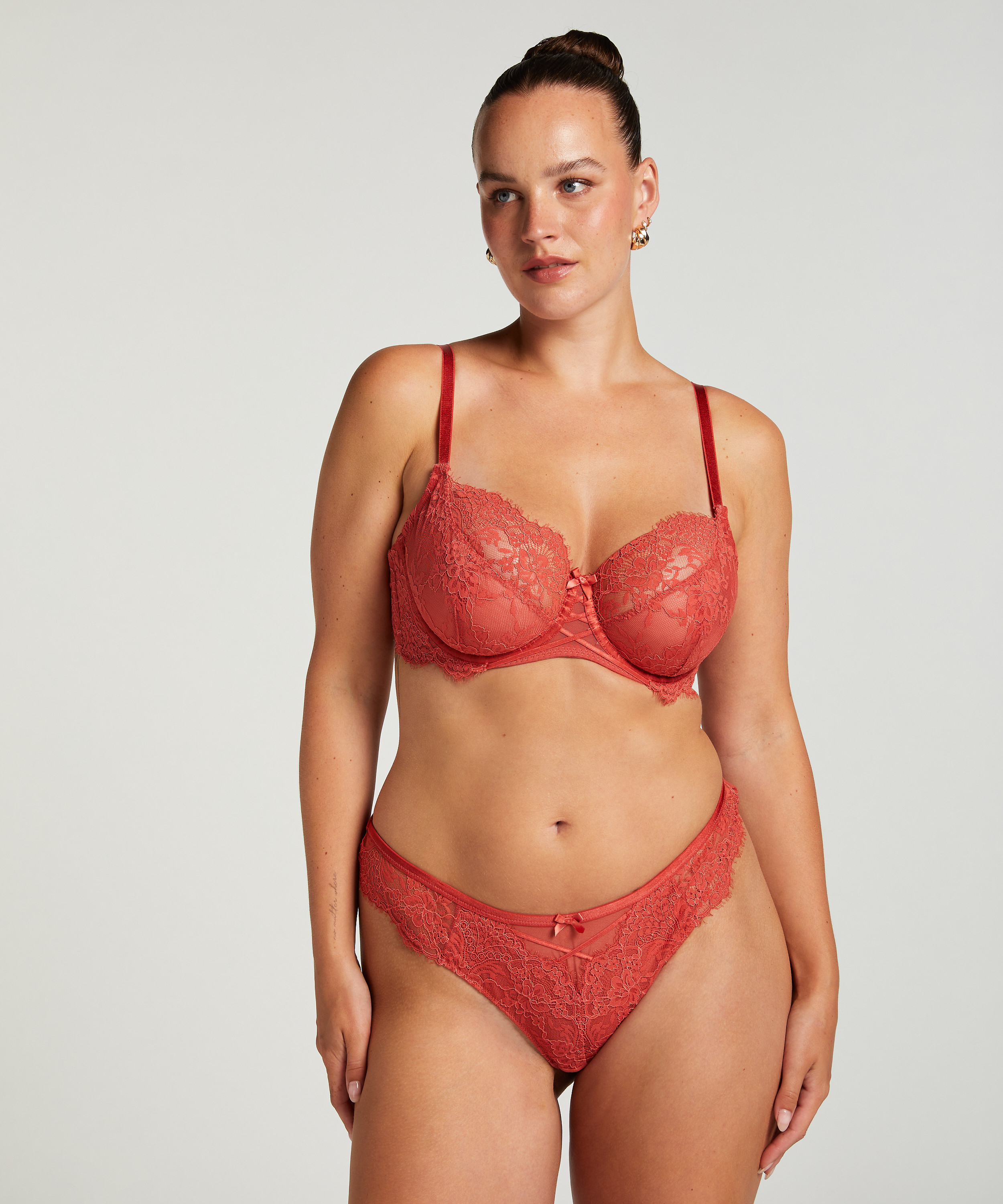 Soutien-gorge à armatures non-préformé Arabella, Rouge, main