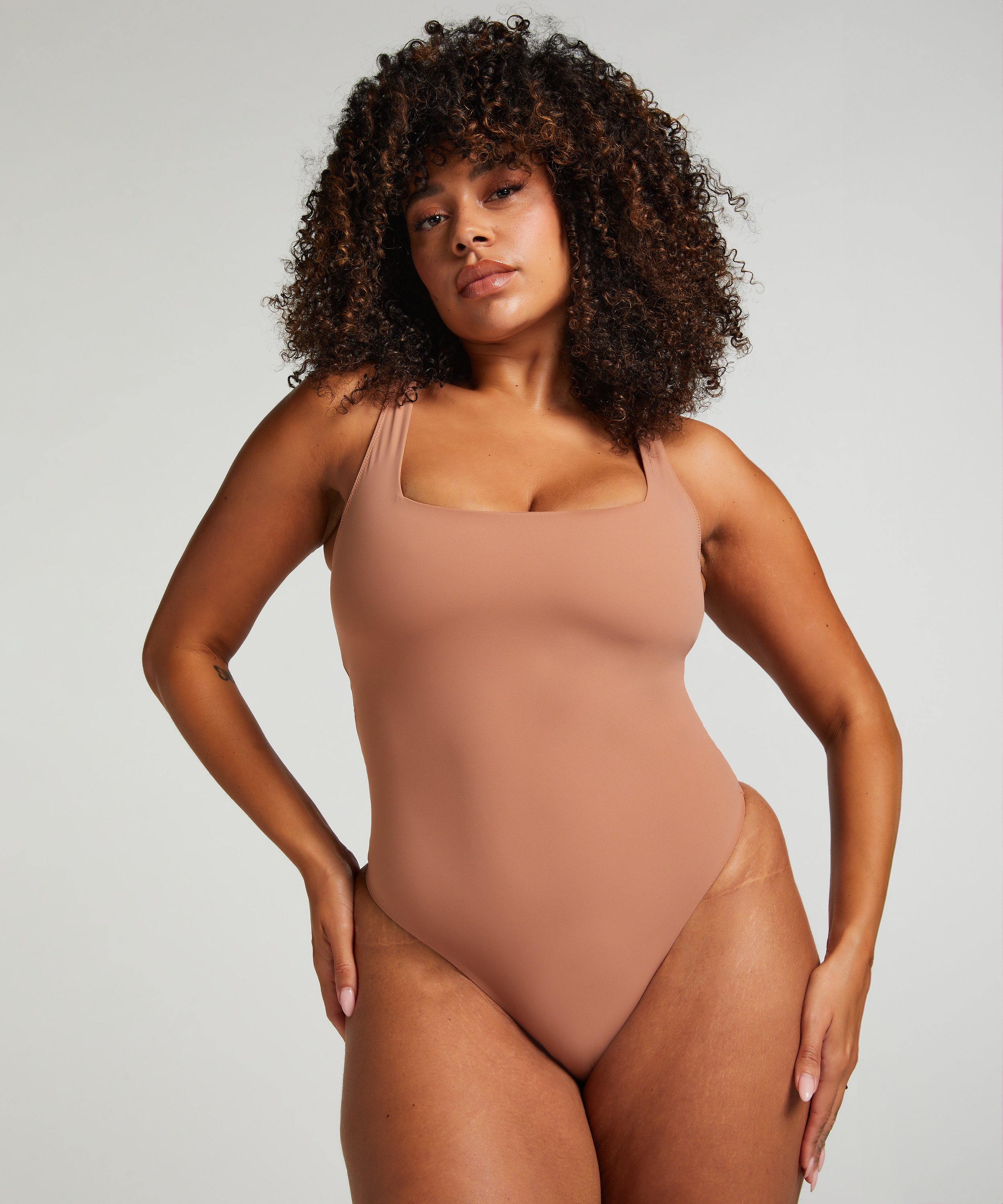 Smooth body, Marron, main