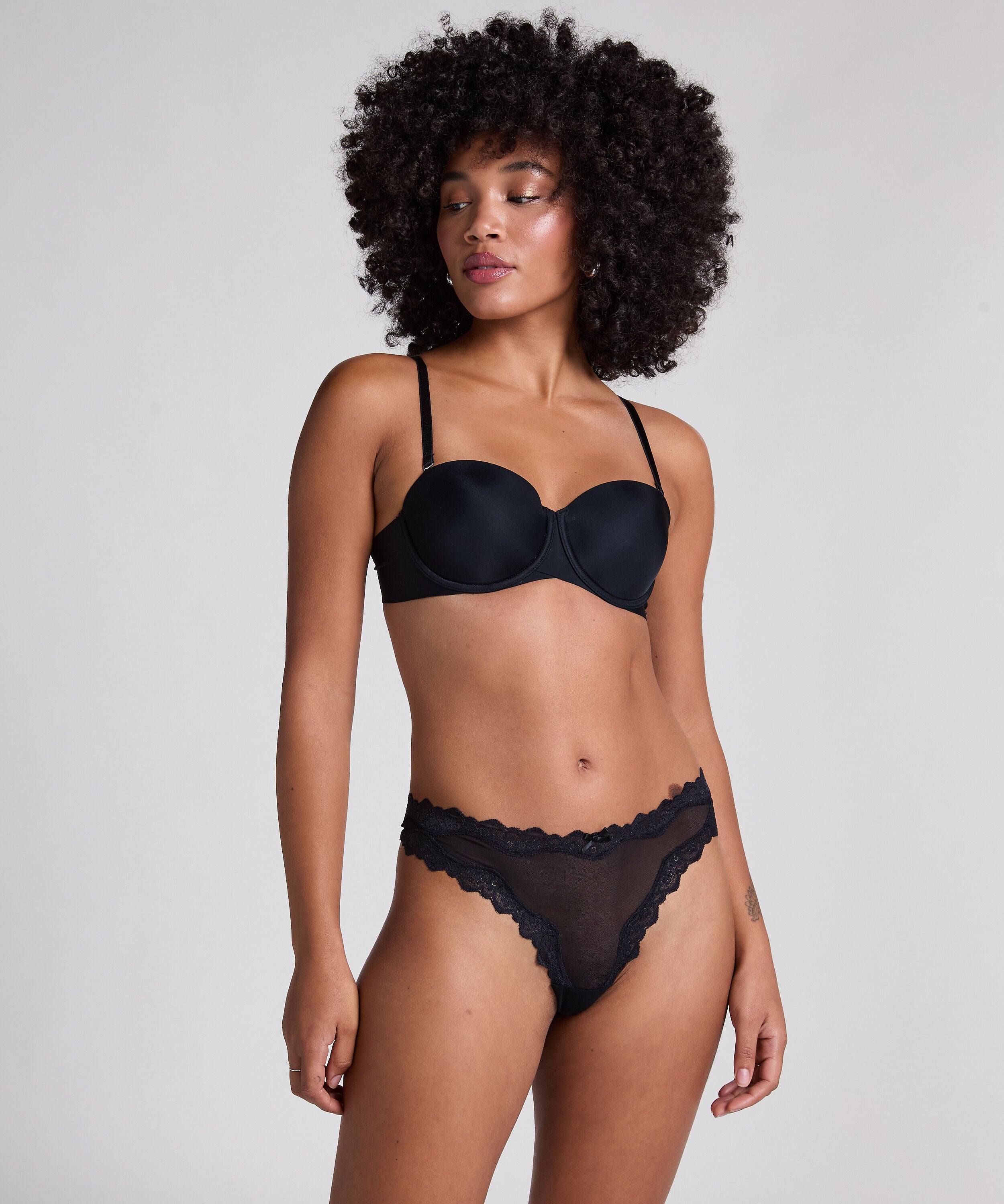 String Hazel, Noir String Hazel, Noir