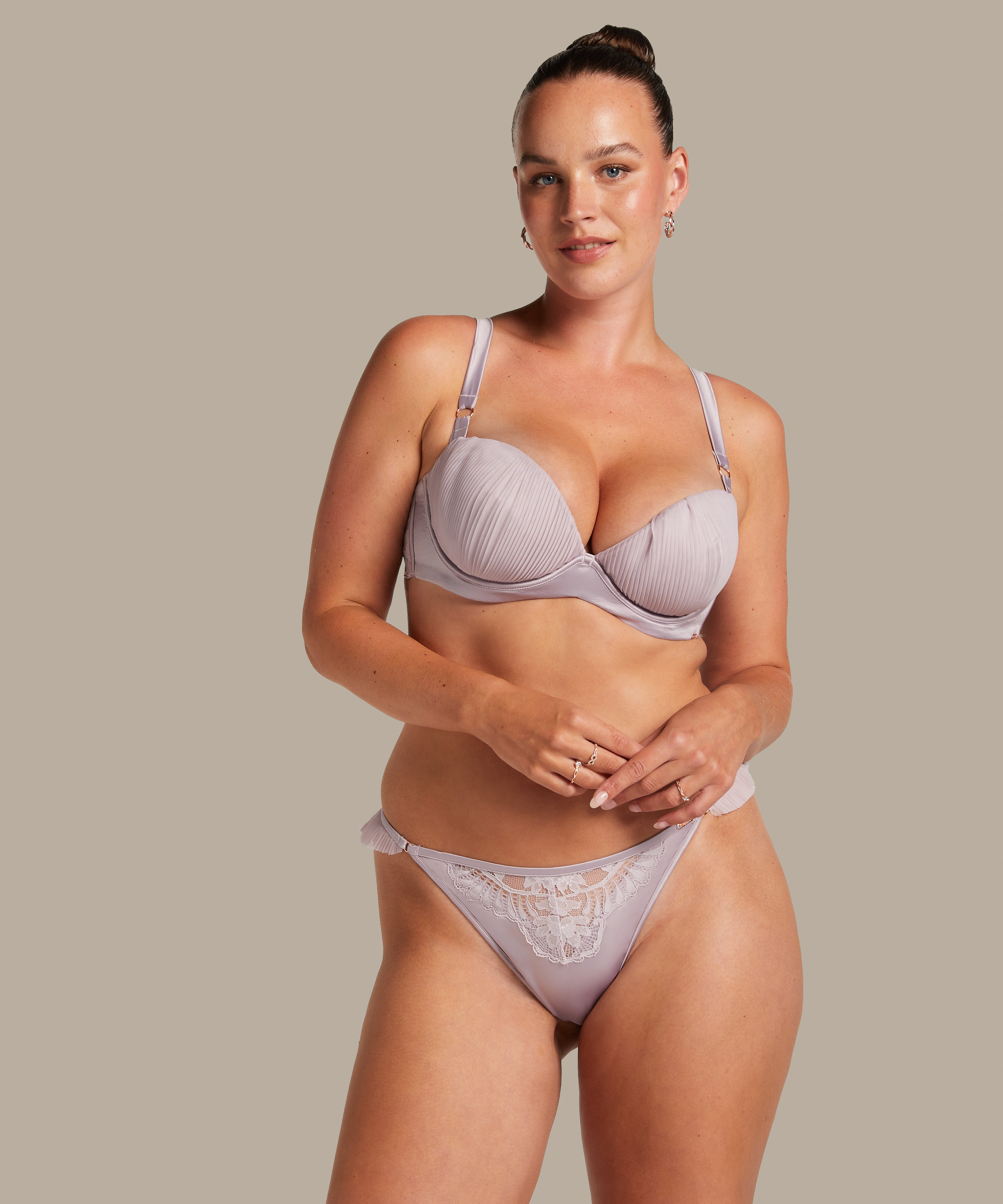 String Antonia, Violet, main