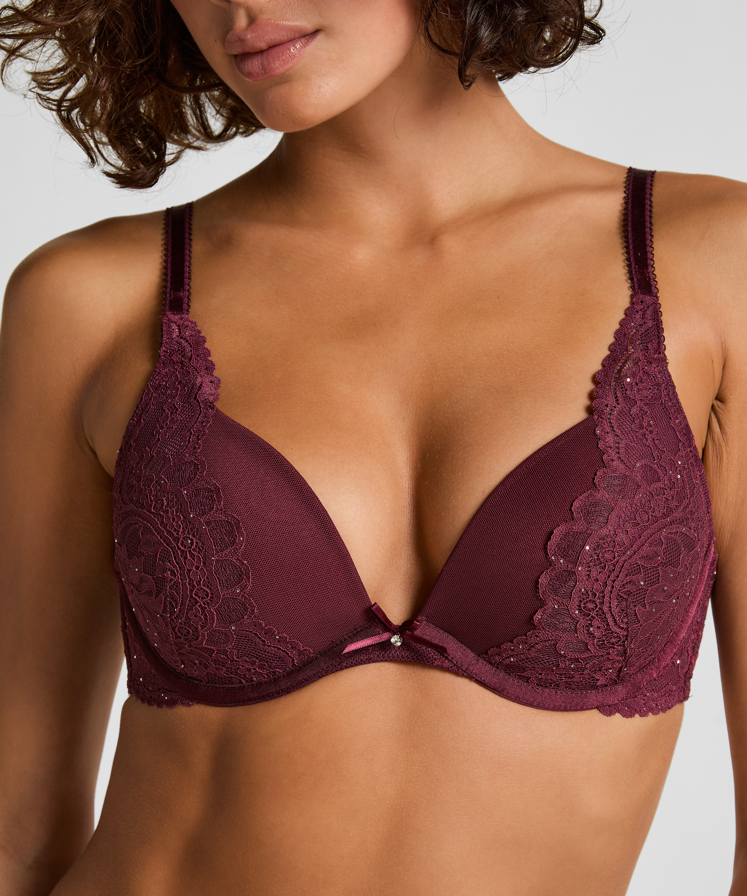 Soutien-gorge push-up à armatures préformé Isadora, Rouge, main