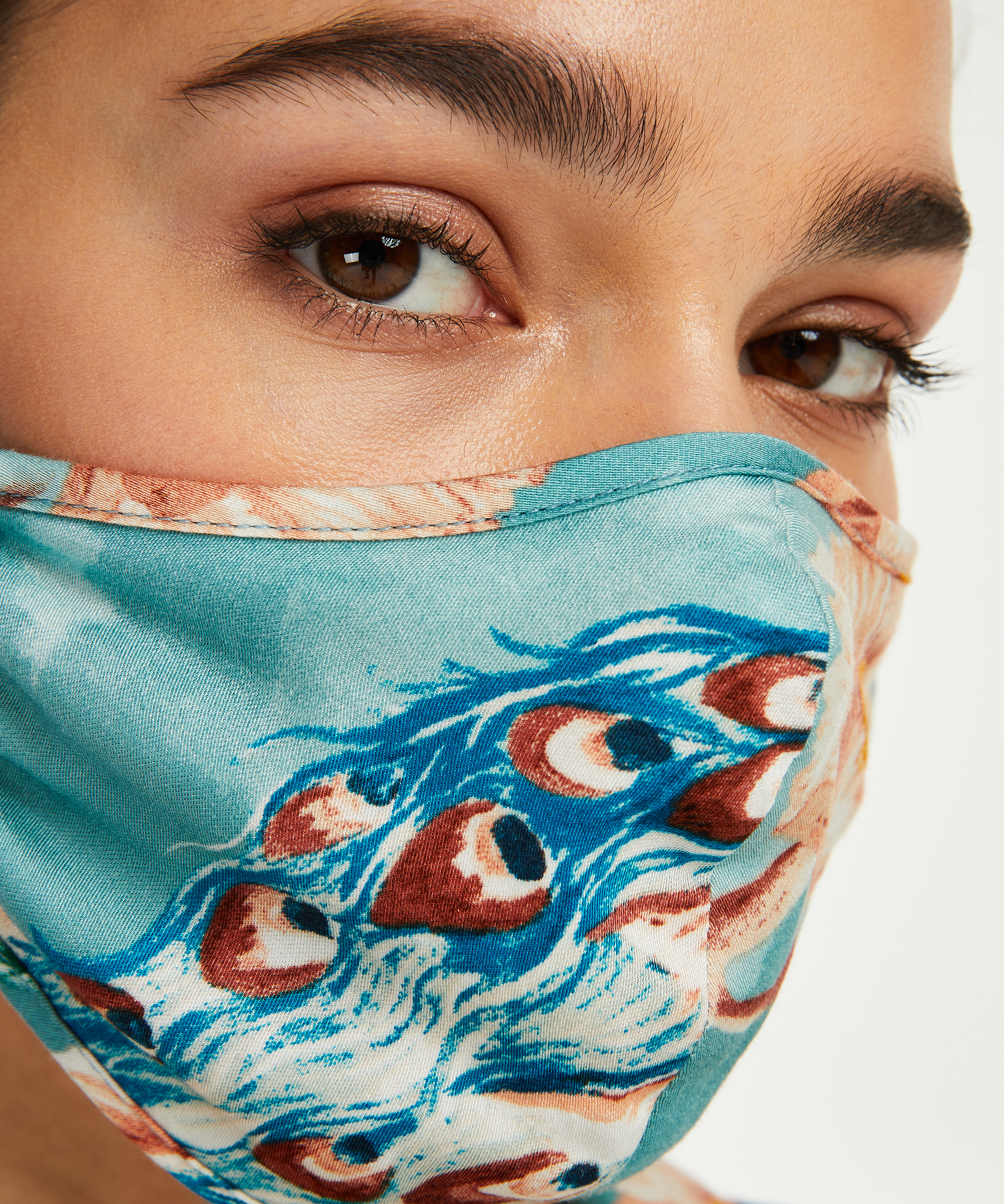 Masque Print, Bleu, main