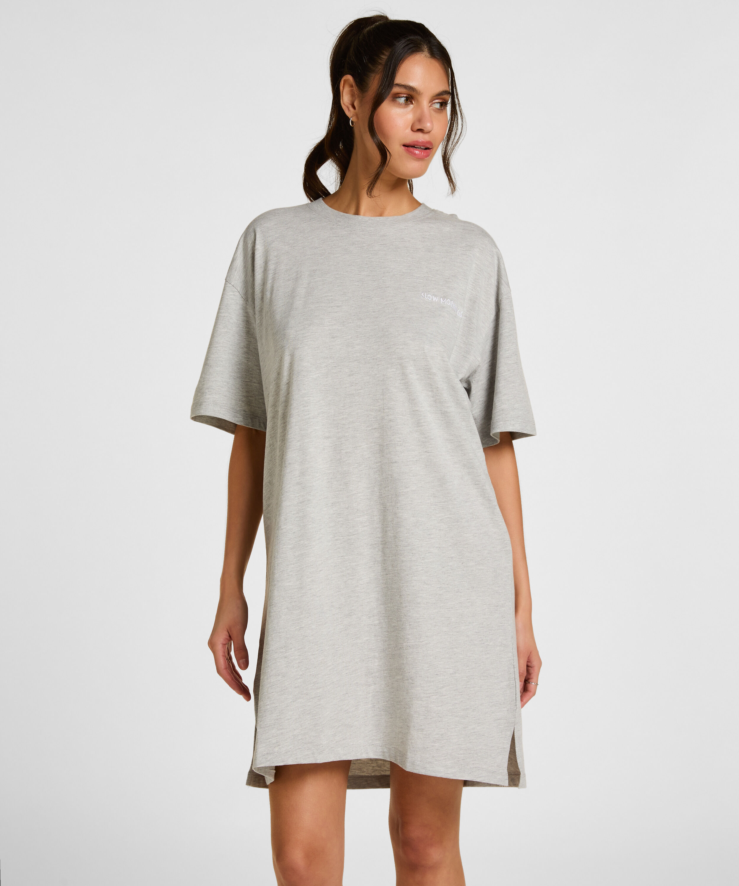 Chemise de nuit, Gris