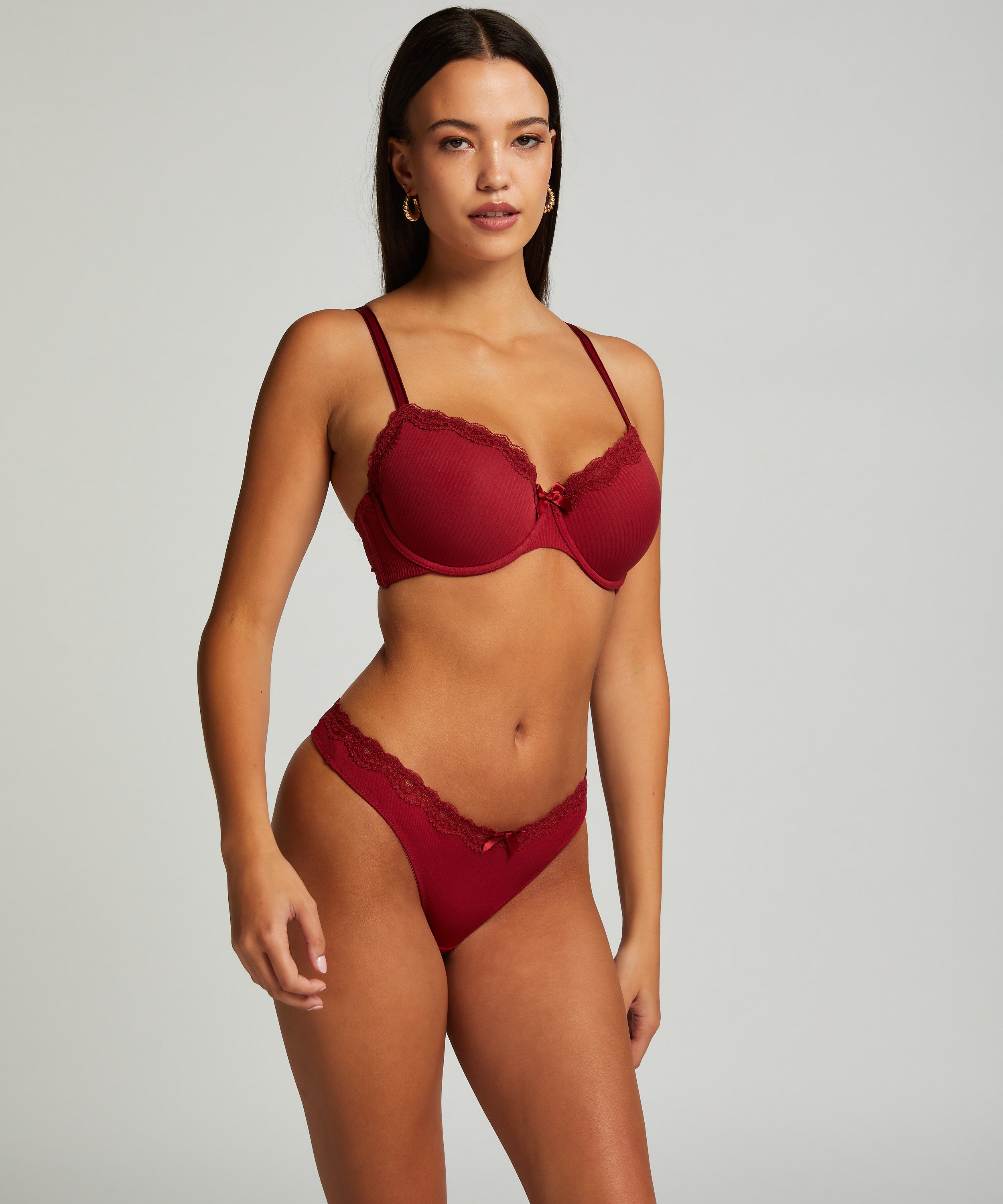 Soutien-gorge à armatures rembourré Lola, Rouge, main