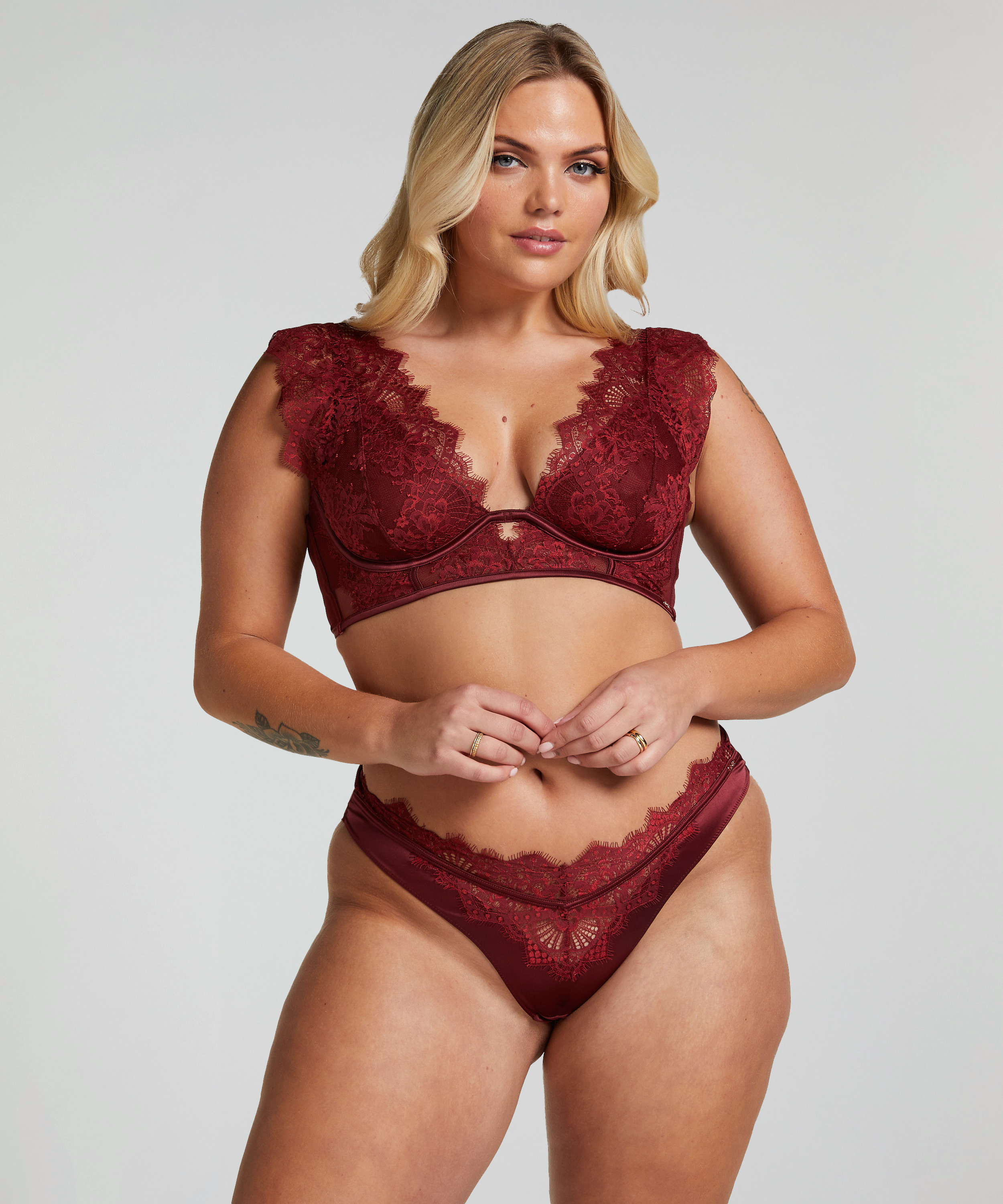 Soutien-gorge bustier non-rembourré à armatures Zoe, Rouge, main