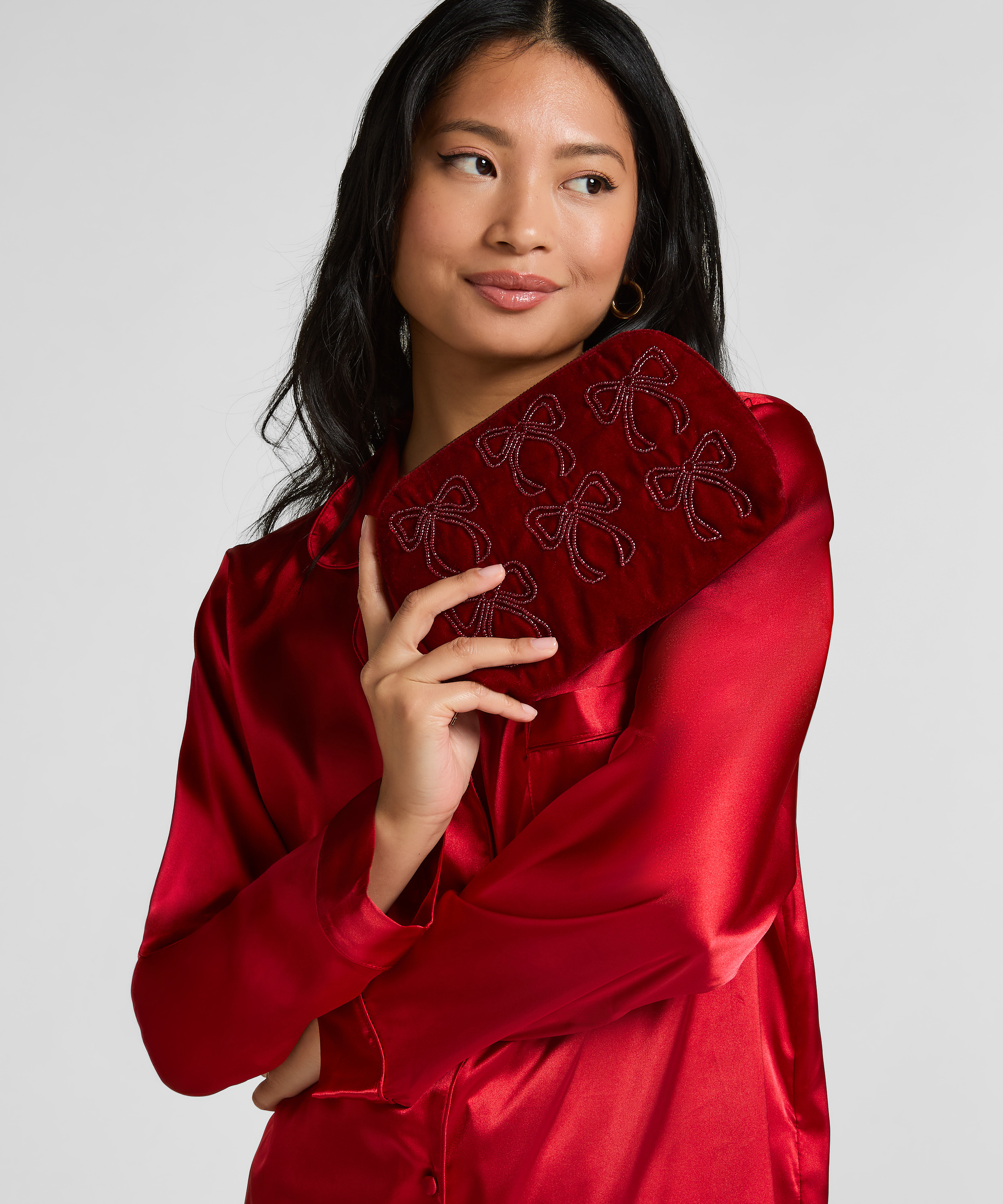 Trousse de maquillage à nœuds, Rouge, main