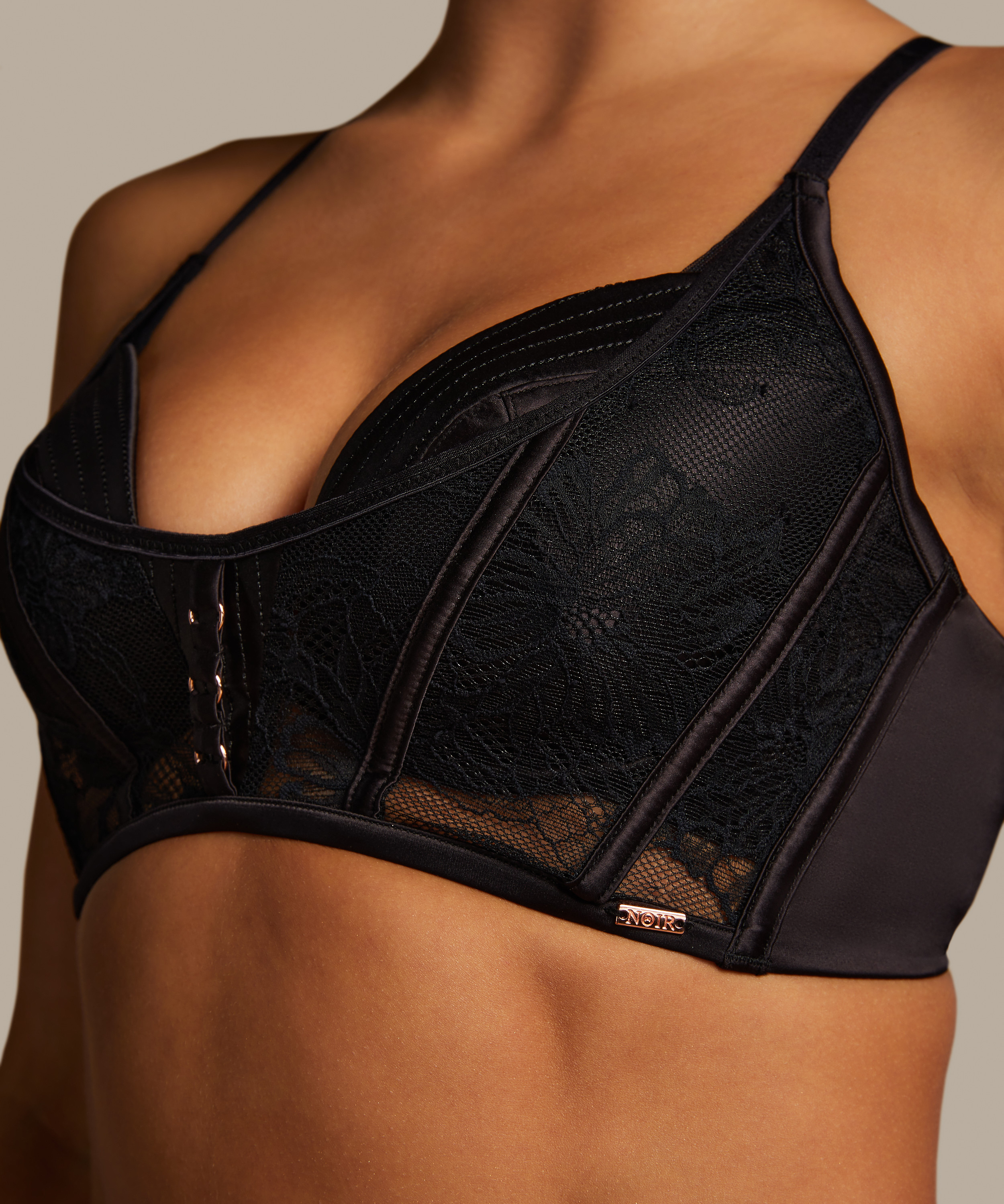 Soutien-gorge à armatures préformé longline Allura, Noir, main