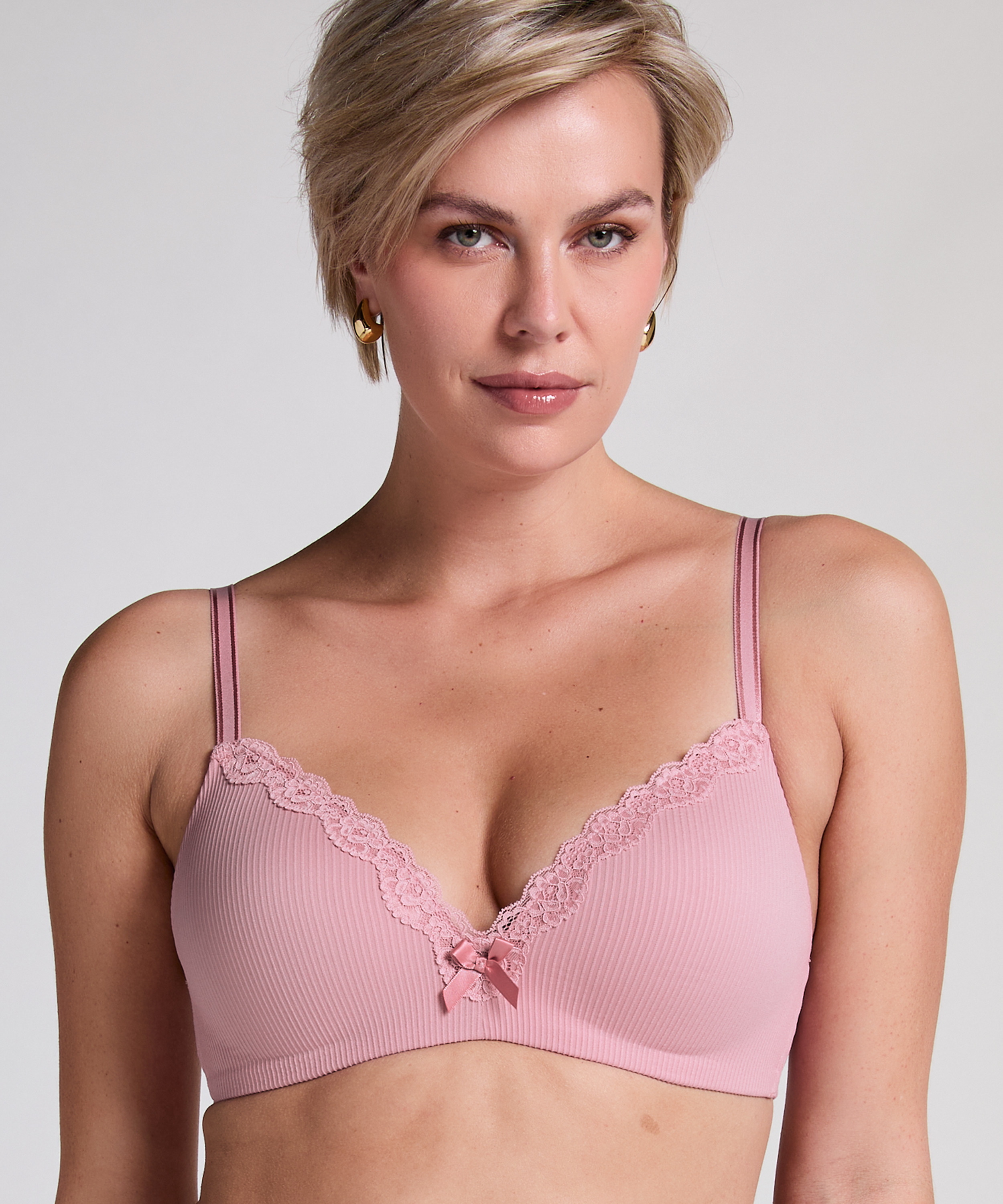 Soutien-gorge sans armature préformé Lola, Rose, main