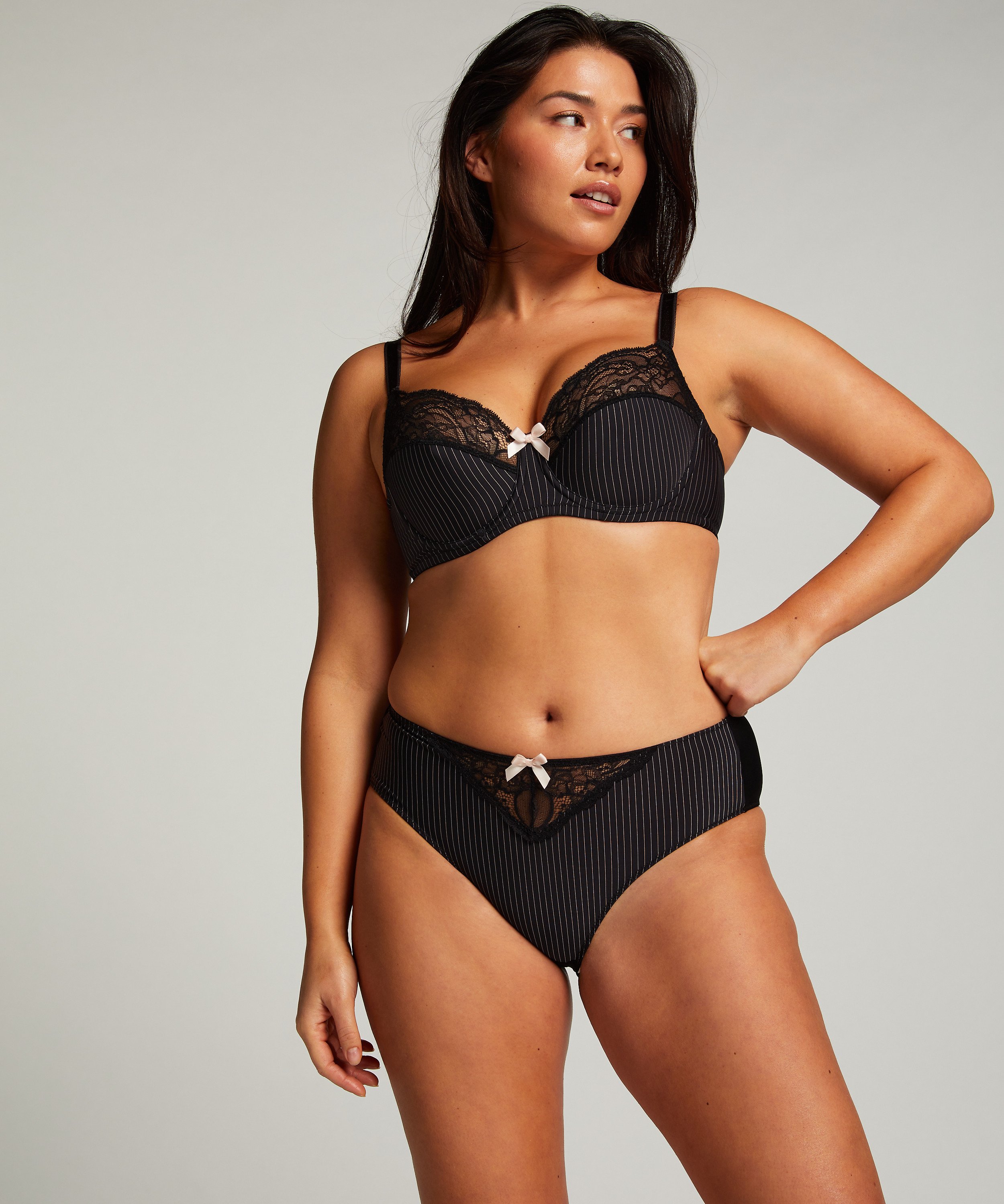 Soutien-gorge à armatures non-préformé Adalyn, Noir, main