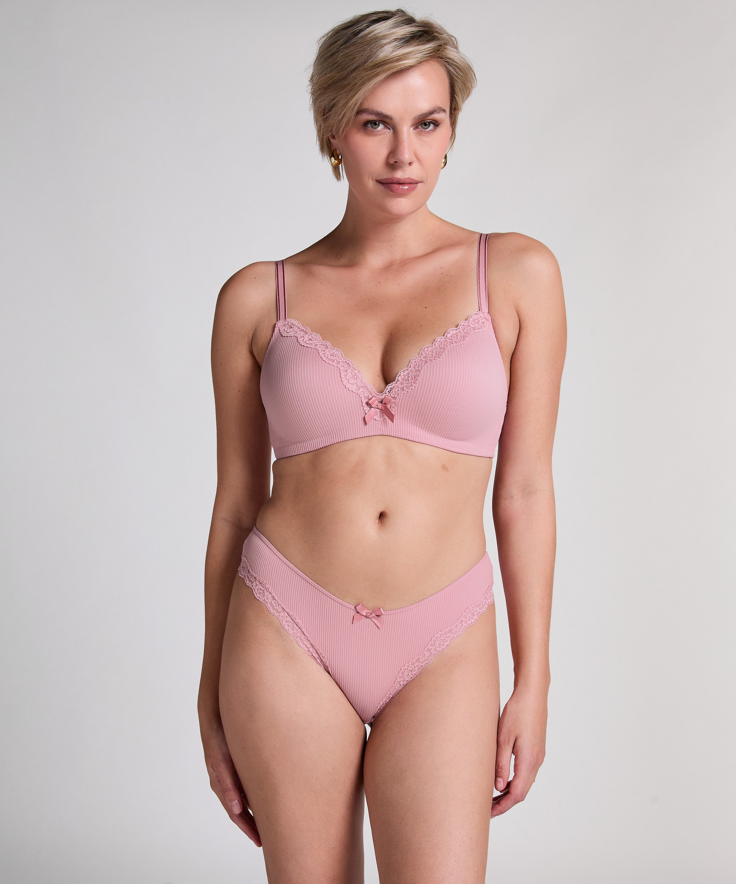 Soutien-gorge sans armature préformé Lola, Rose, main