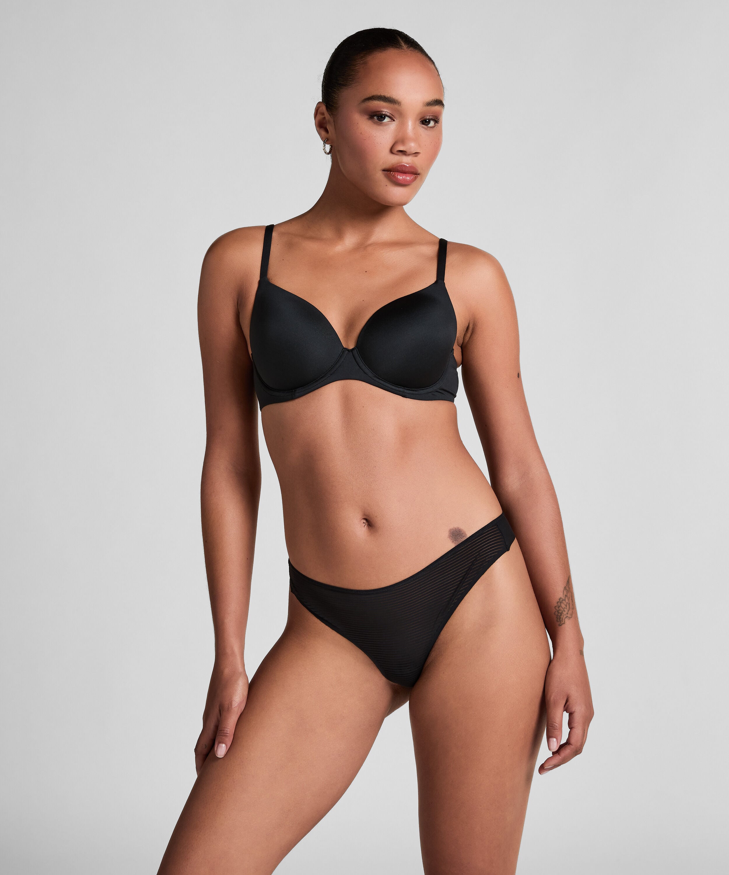 Invisible string Stripe mesh, Noir