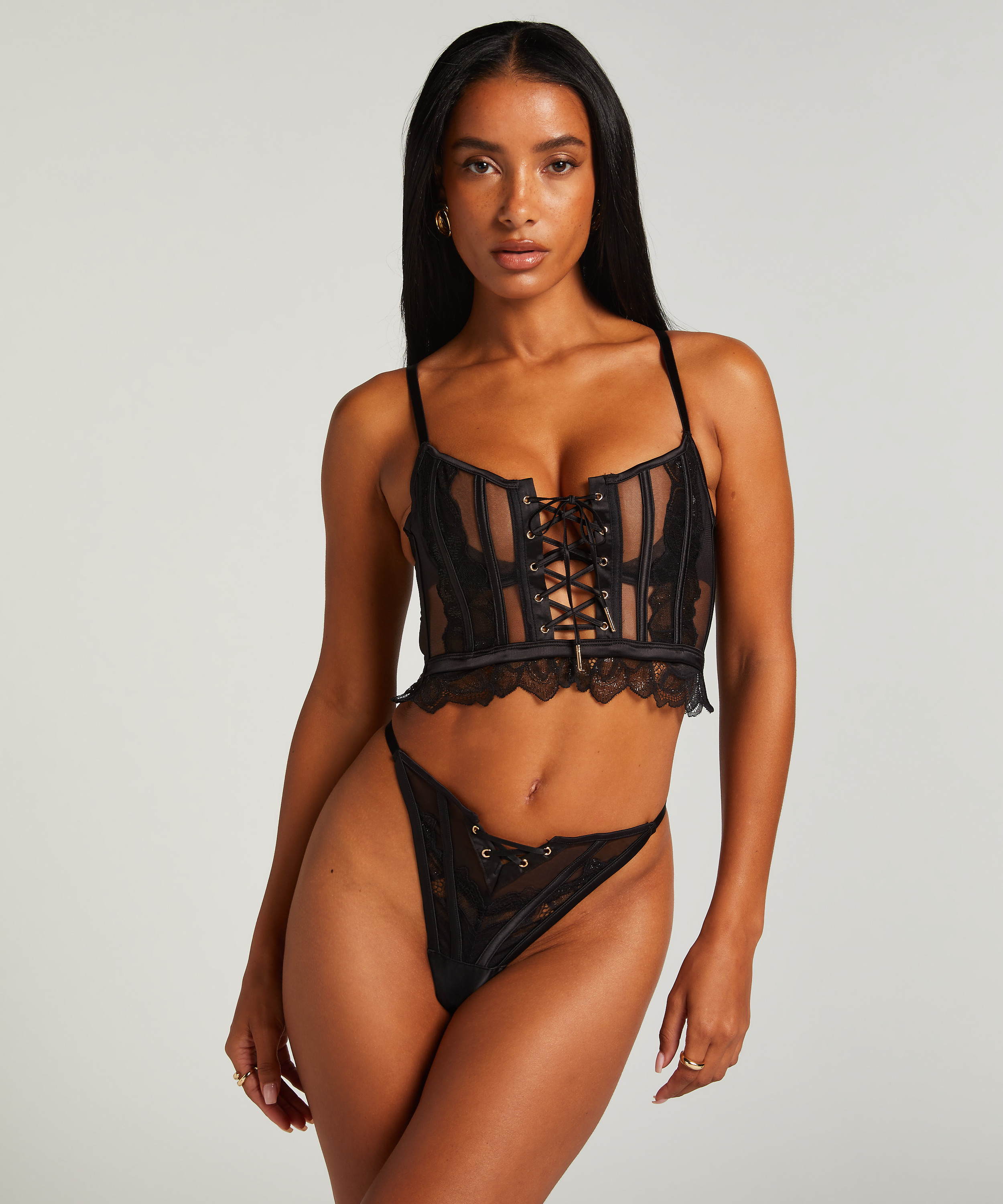 Soutien-gorge à armatures préformé longline Cierra, Noir, main