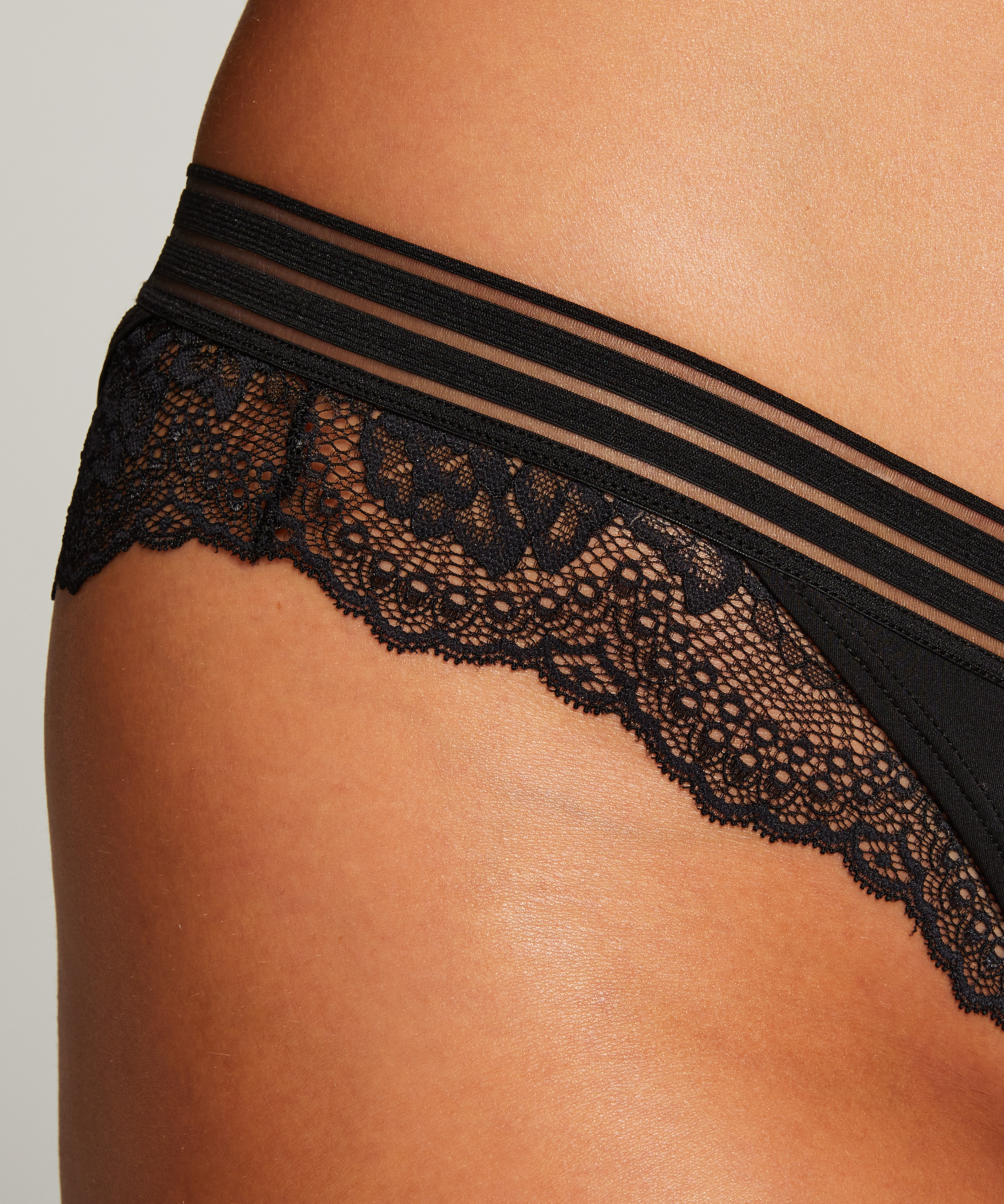 Slip br&eacute;silien &eacute;chancr&eacute; Sully, Noir, main