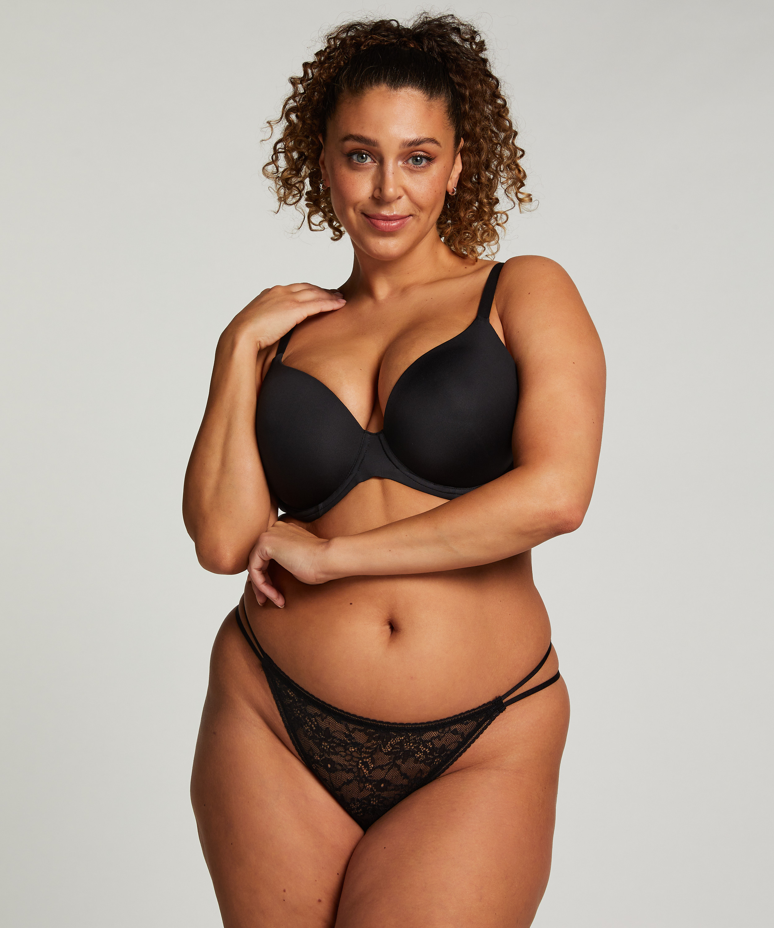 String Lyla, Noir, main