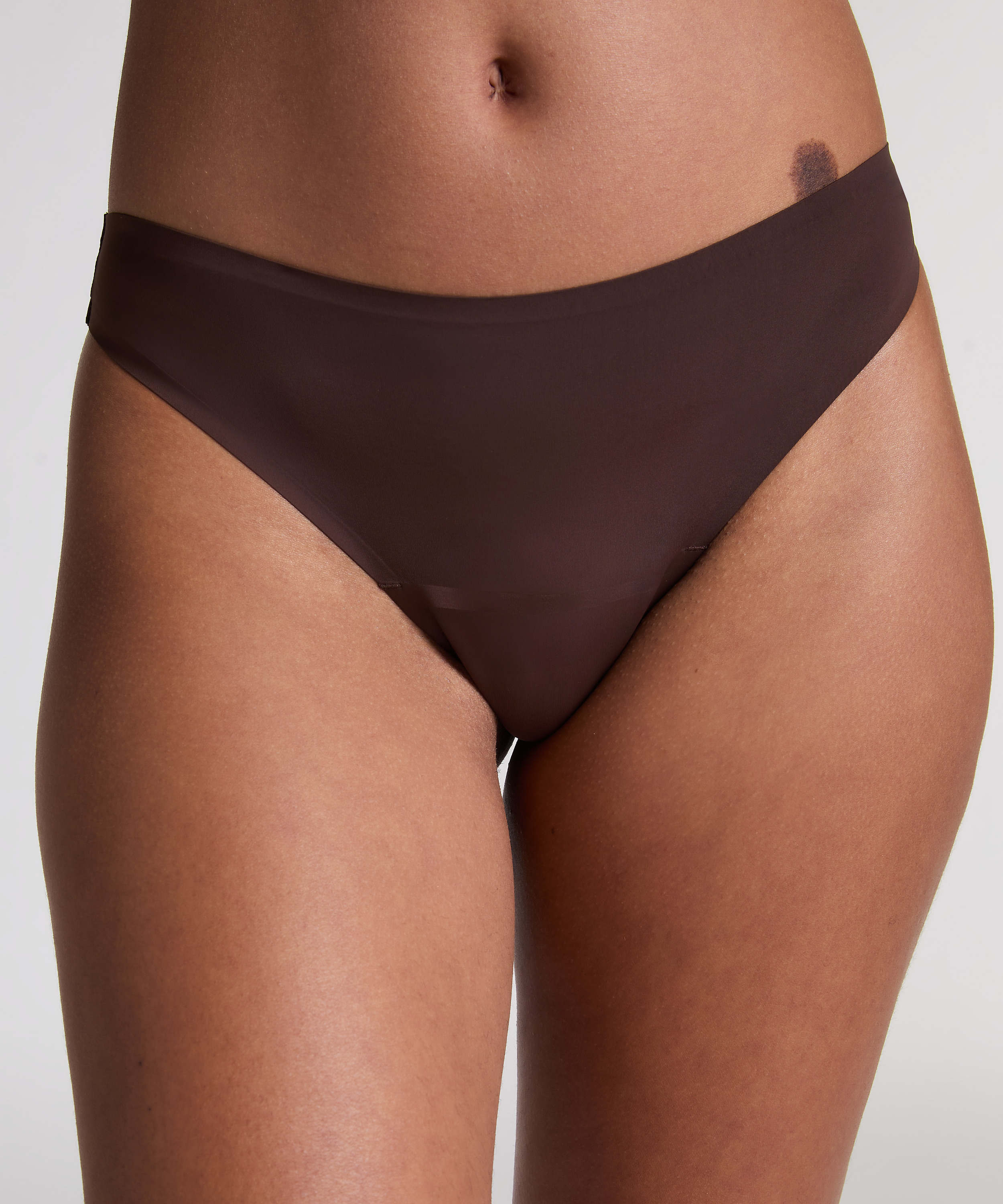Invisible string basic, Marron, main