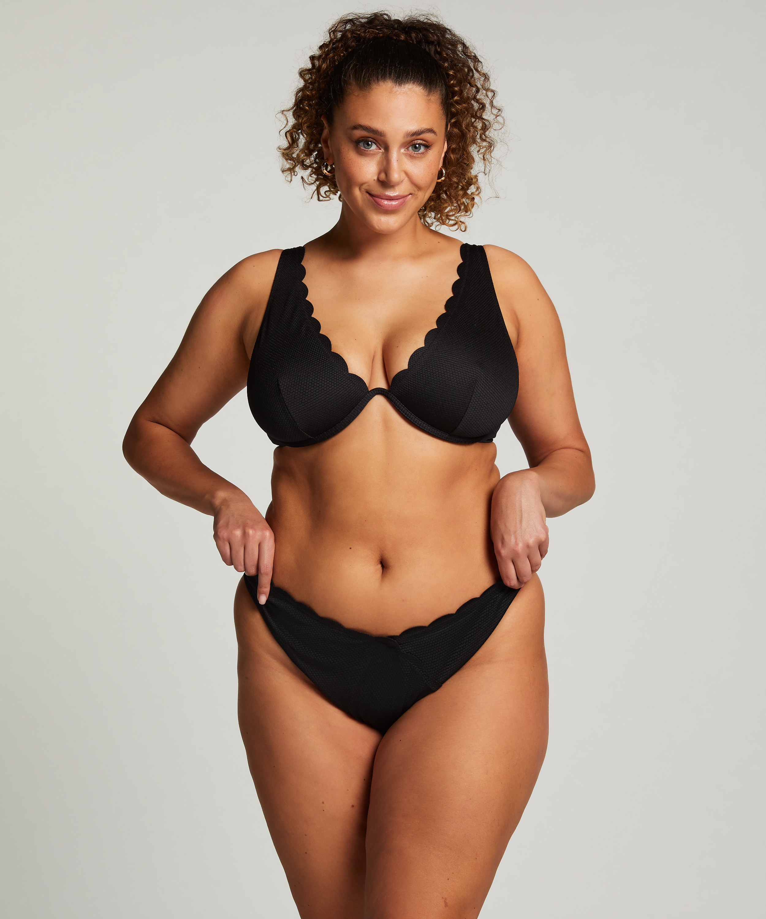 Slip de Bikini Échancrés Scallop, Noir, main