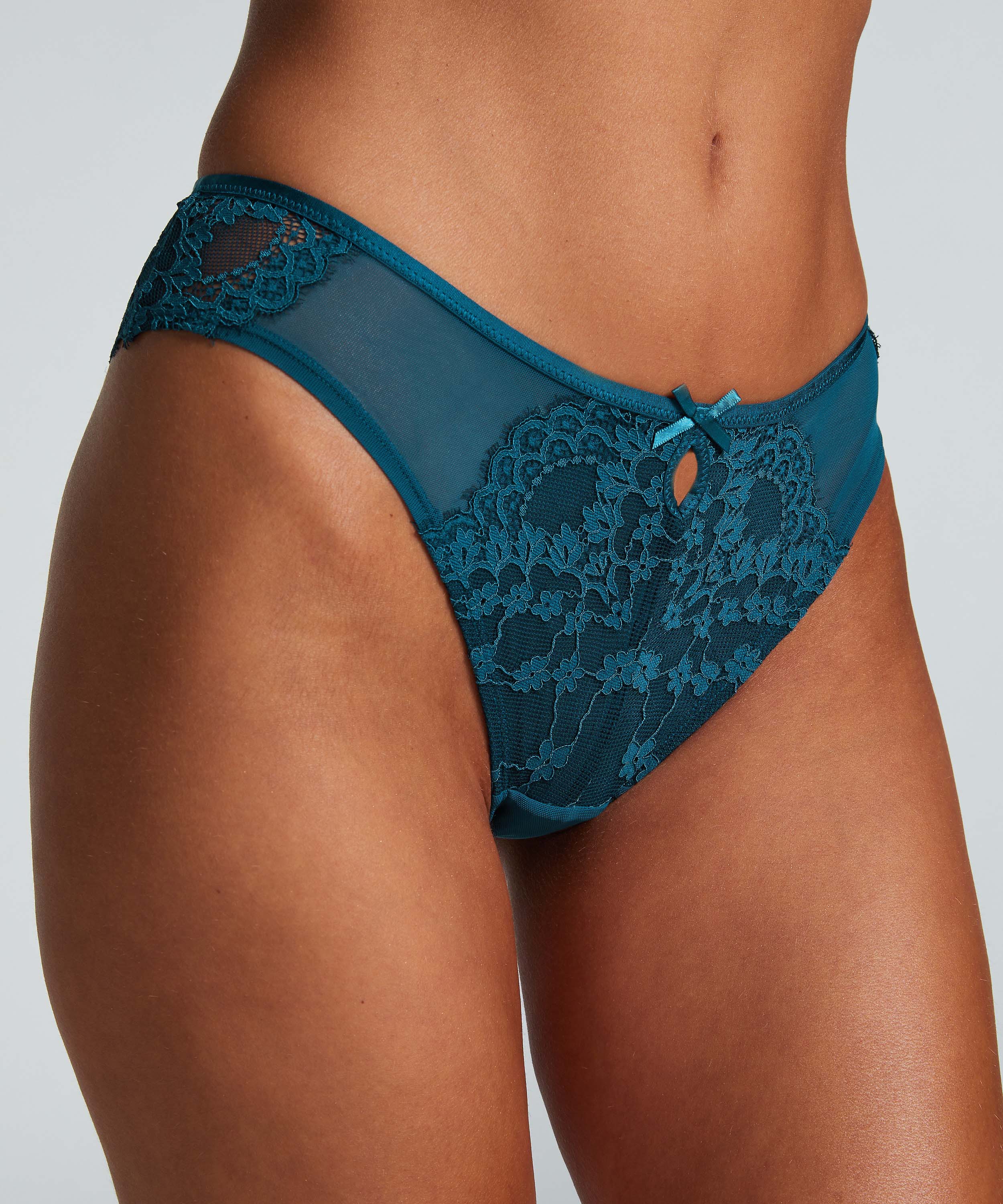 Slip brésilien Astrid, Bleu, main