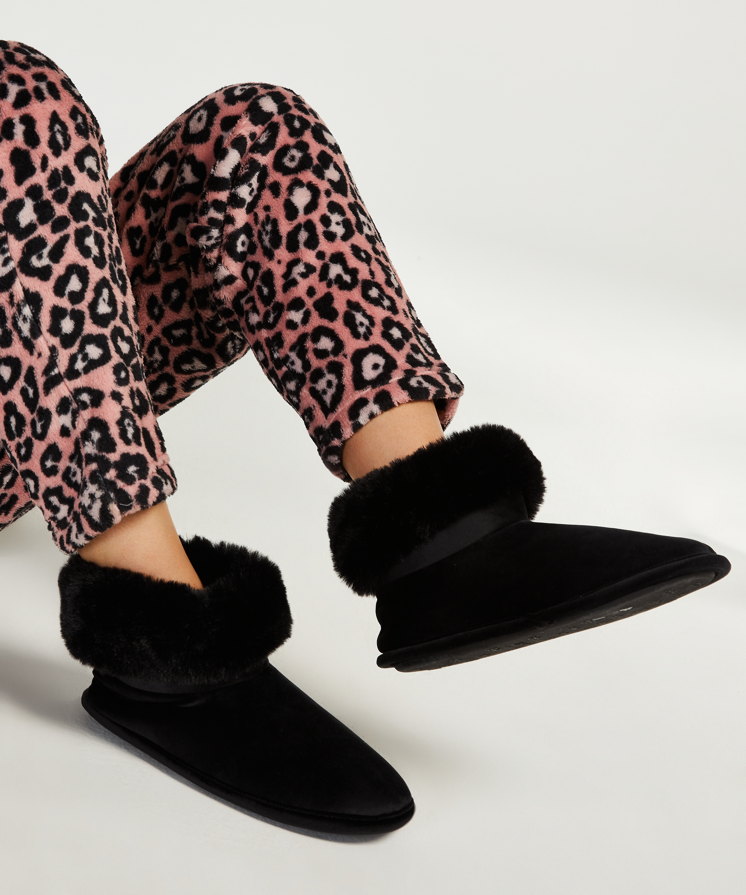 Chaussons, Noir, main