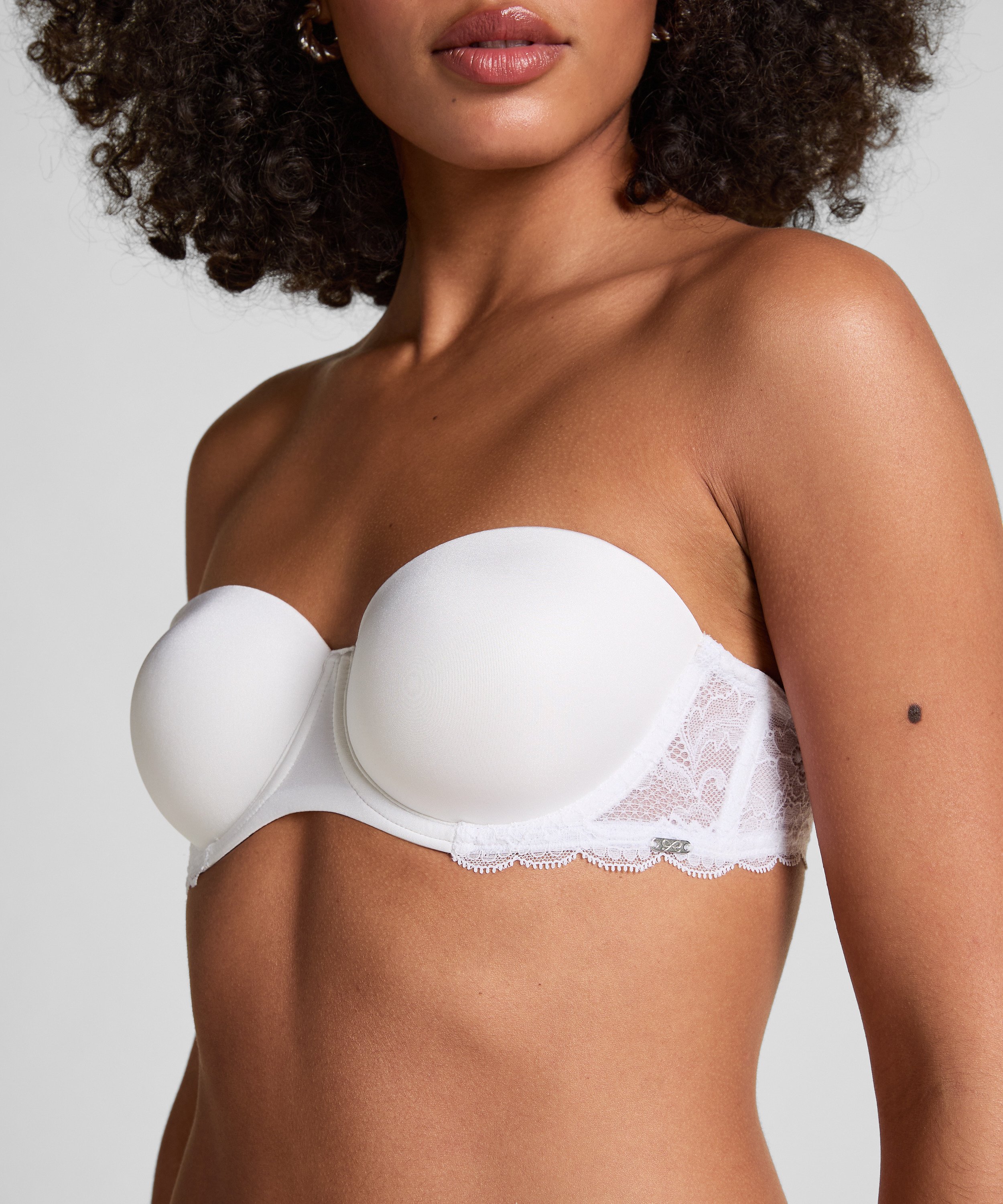 Soutien-gorge à armatures préformé sans bretelles Angie, Blanc, main