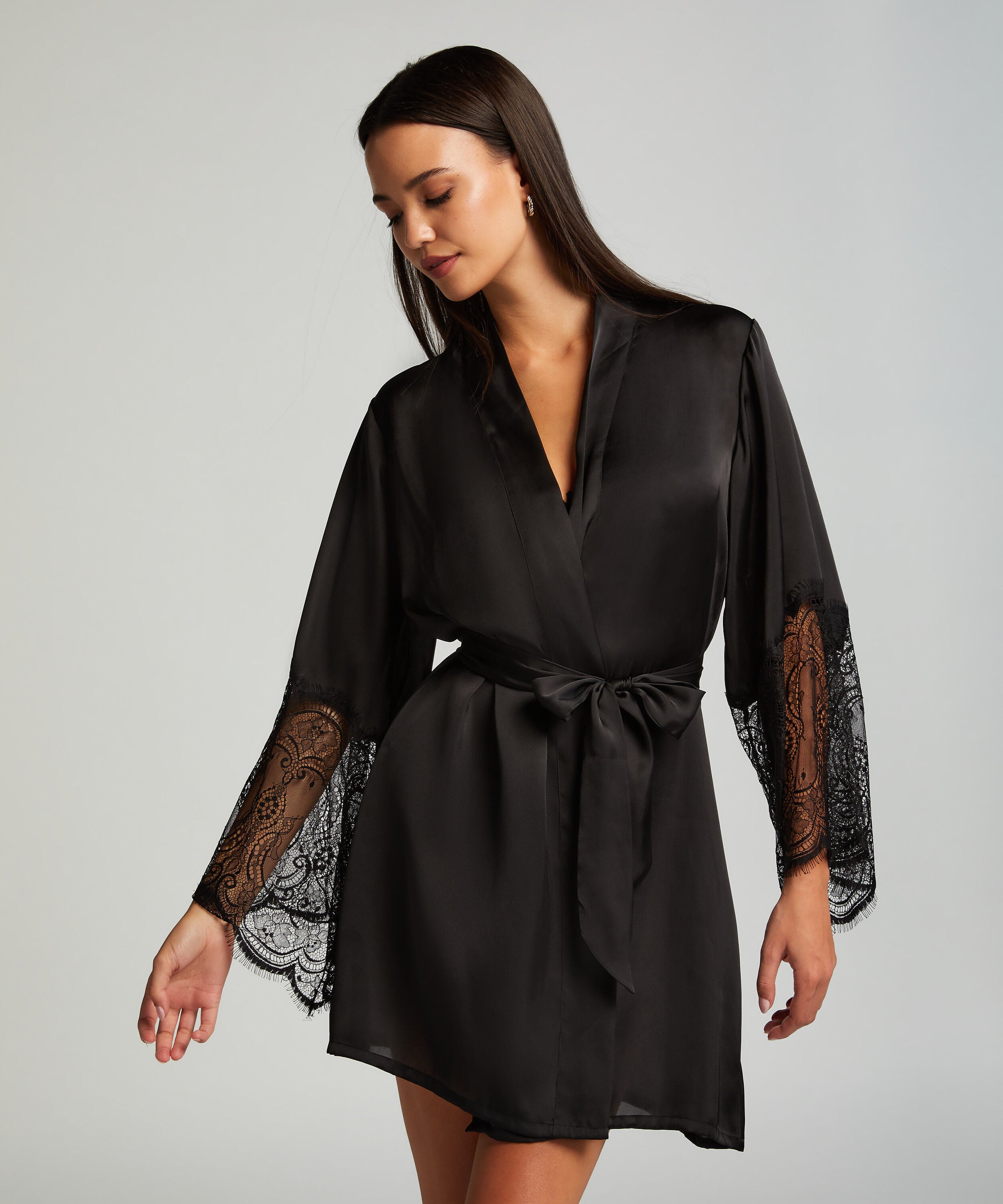 Kimono satin avec dentelle